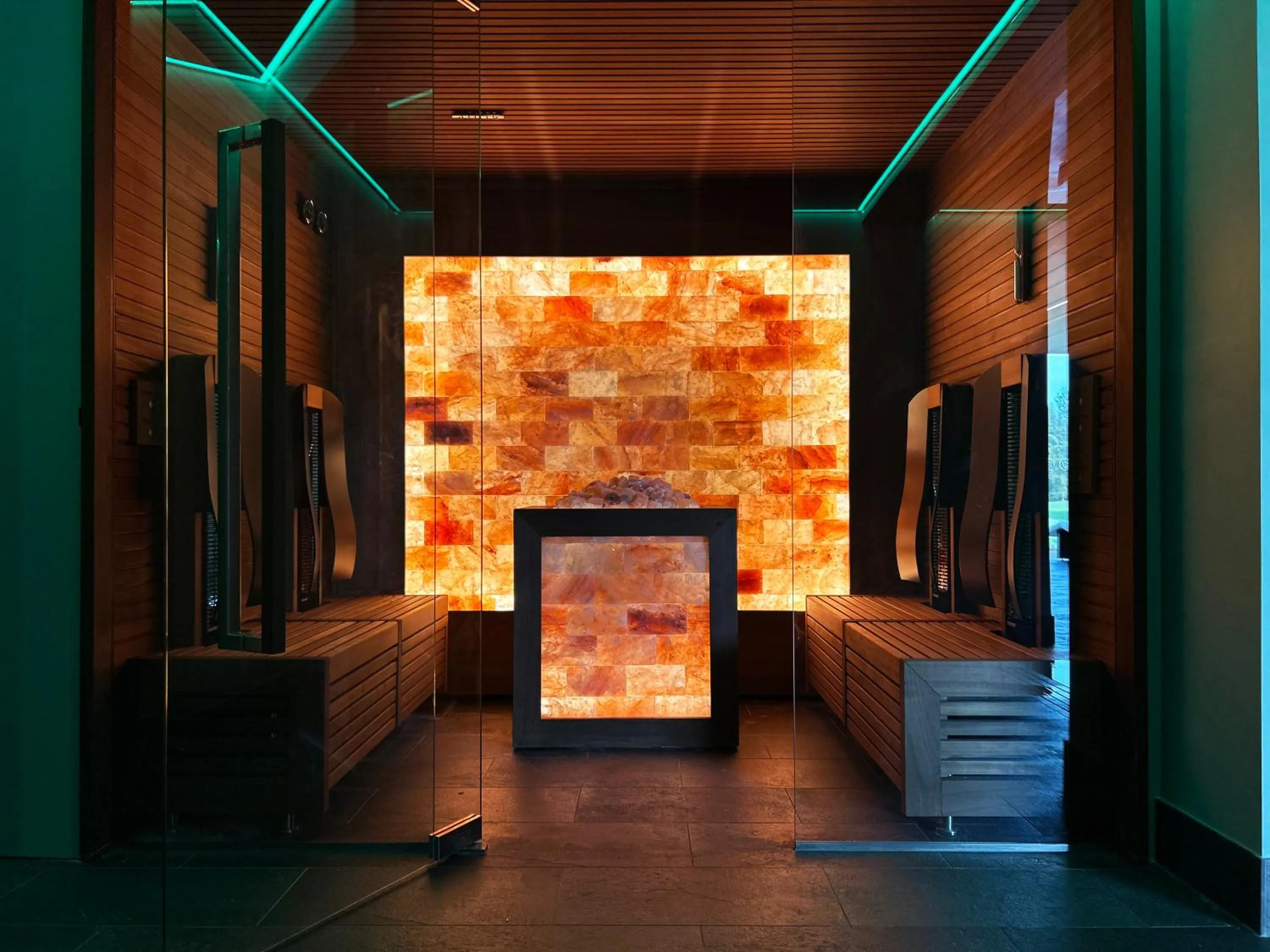 Sauna in Hellidon Lakes Hotel