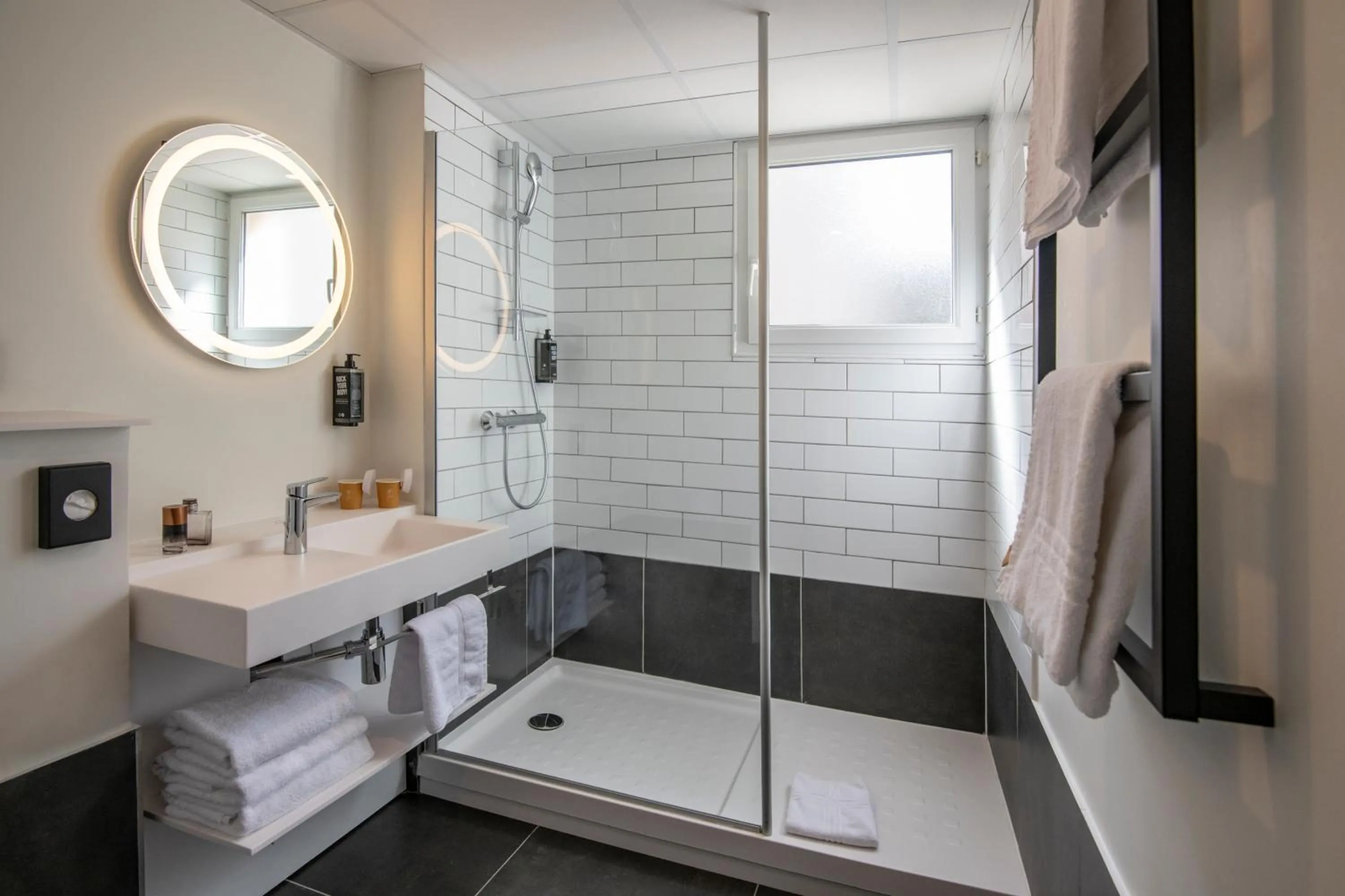 Shower in Ibis Roquebrune Cap Martin Menton