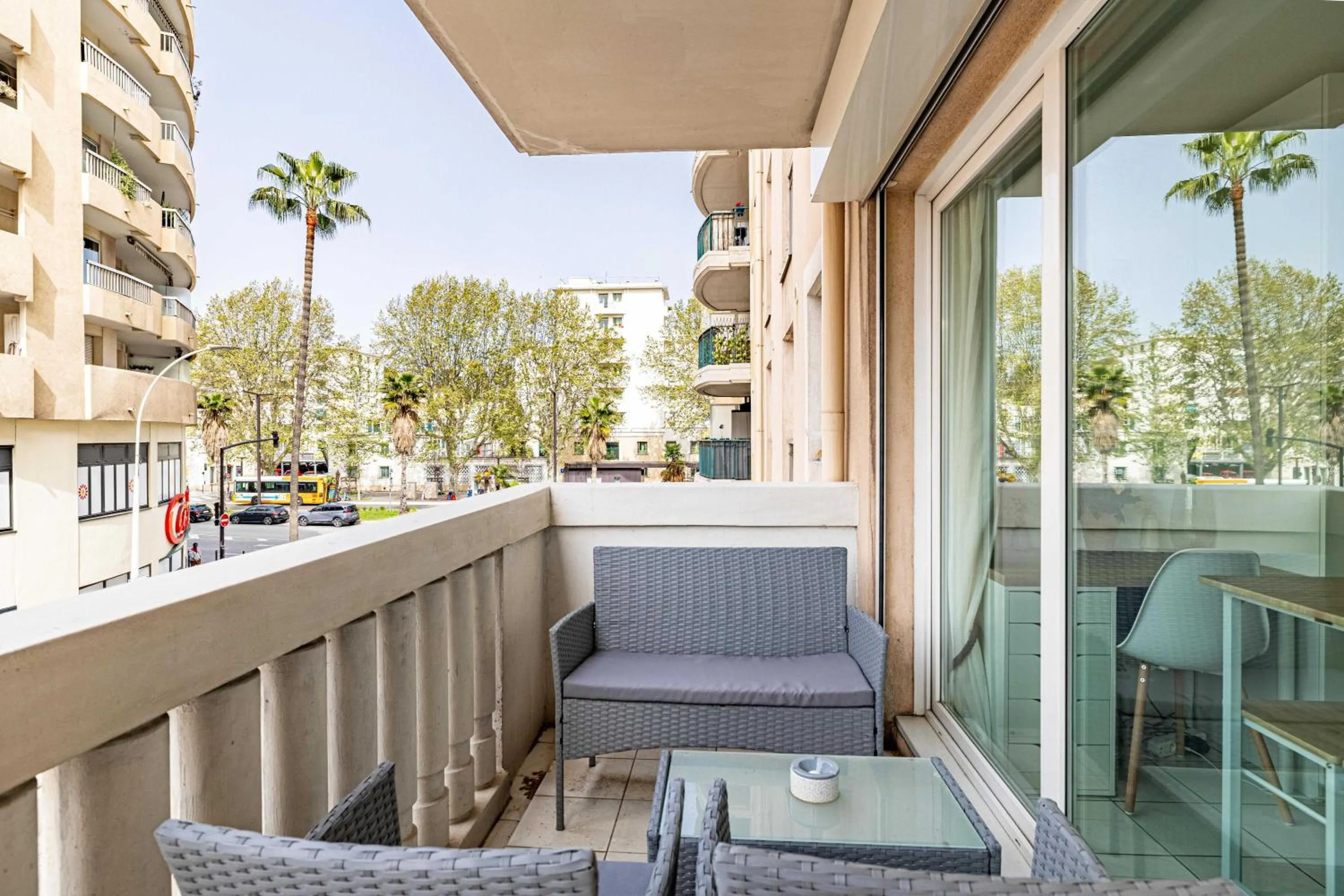 Charming Studio with pool & balcony -Heart of Nice