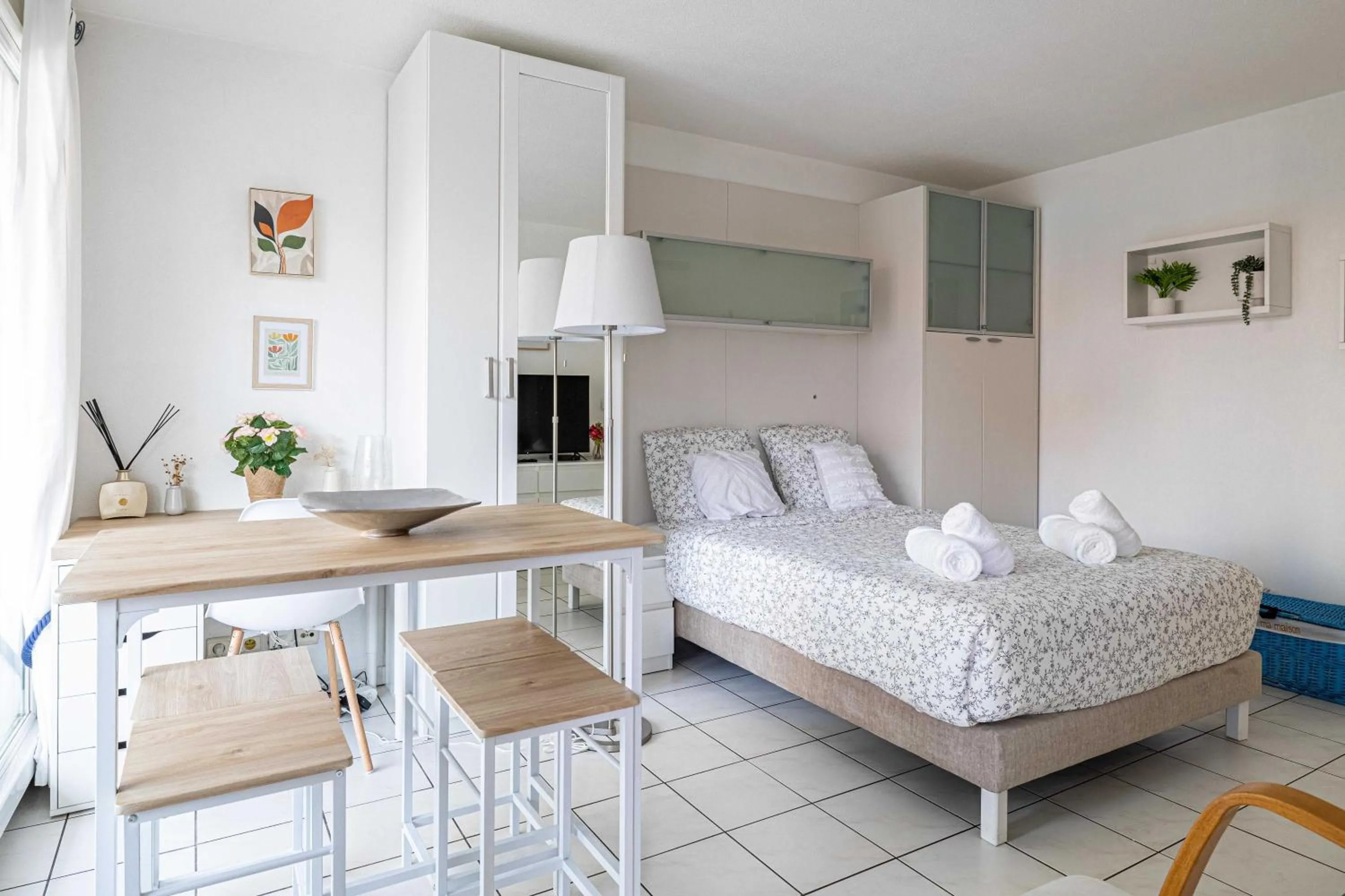 Charming Studio with pool & balcony -Heart of Nice