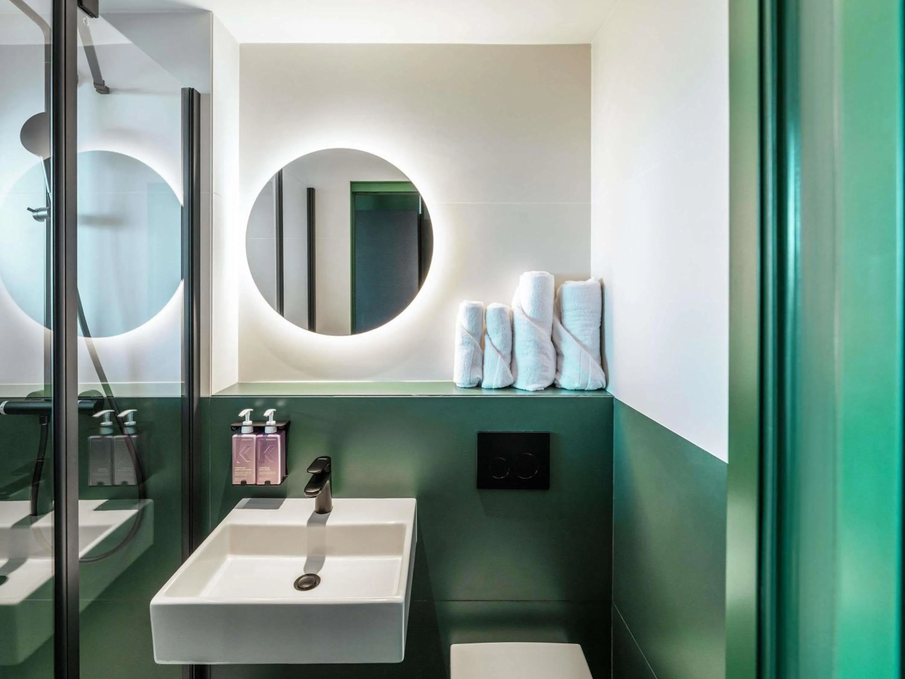 Bedroom in TRIBE Paris Clichy