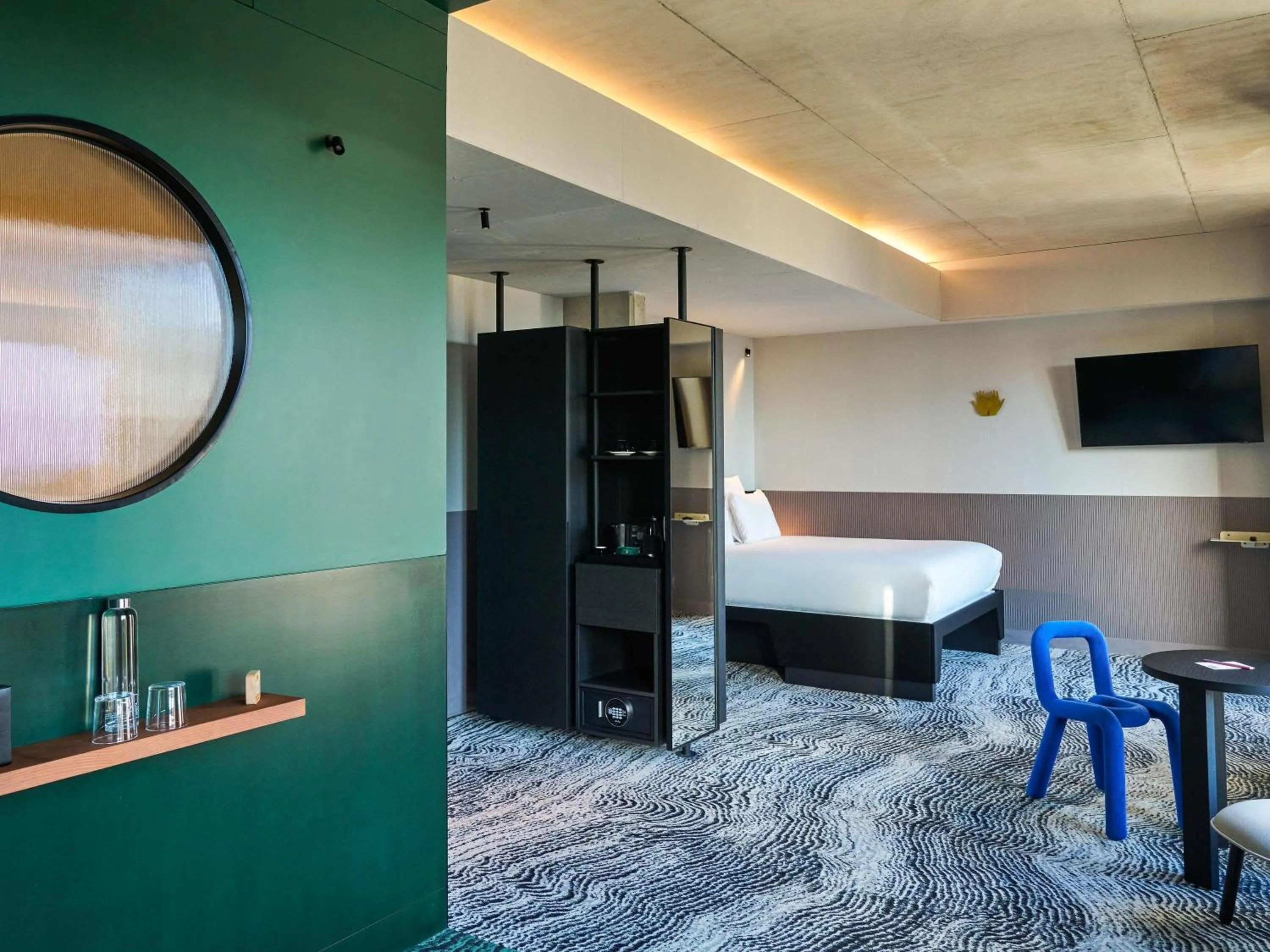 Bedroom, Bed in TRIBE Paris Clichy