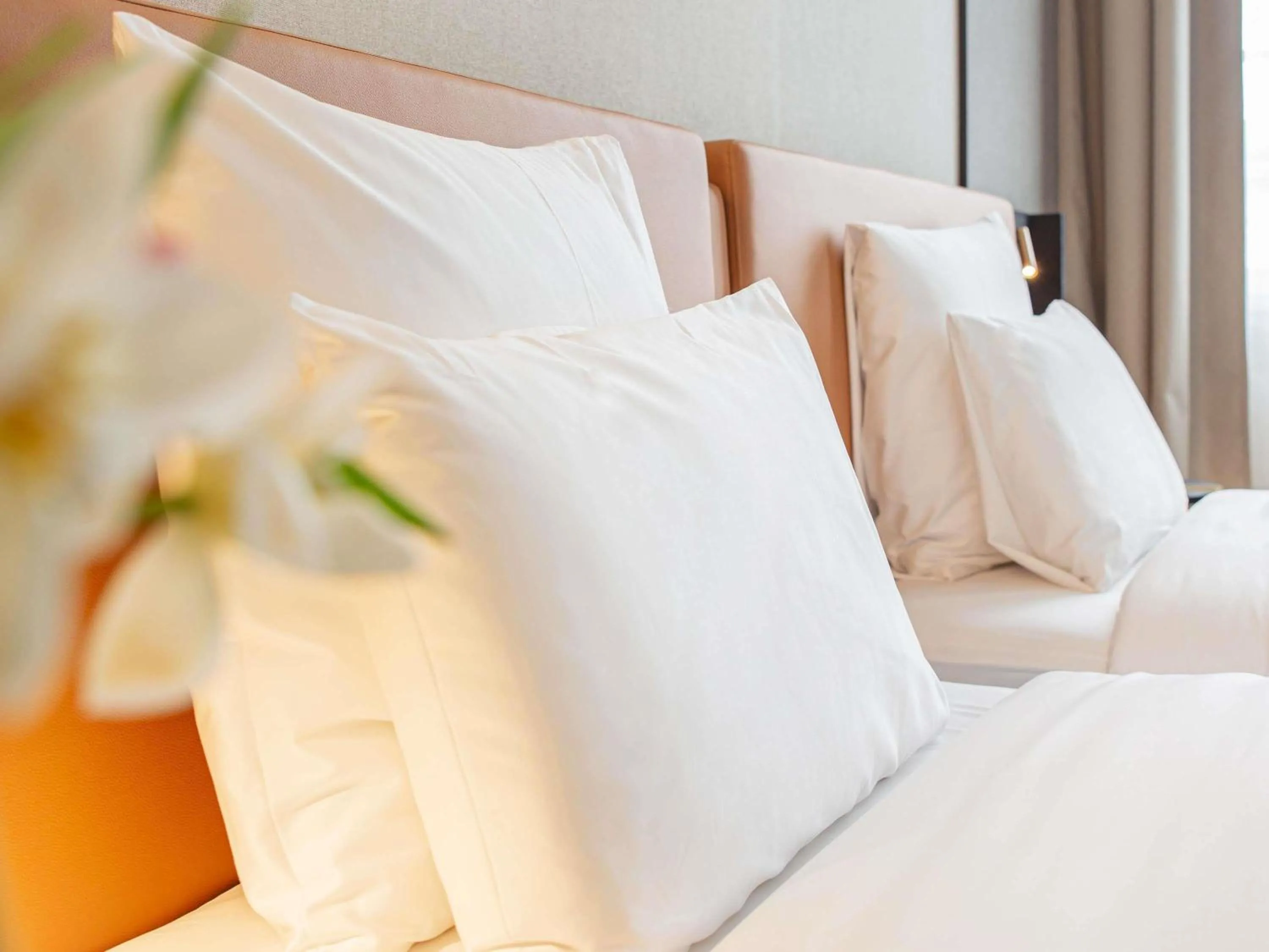 Bedroom, Bed in Mövenpick Grand Hotel Wroclaw