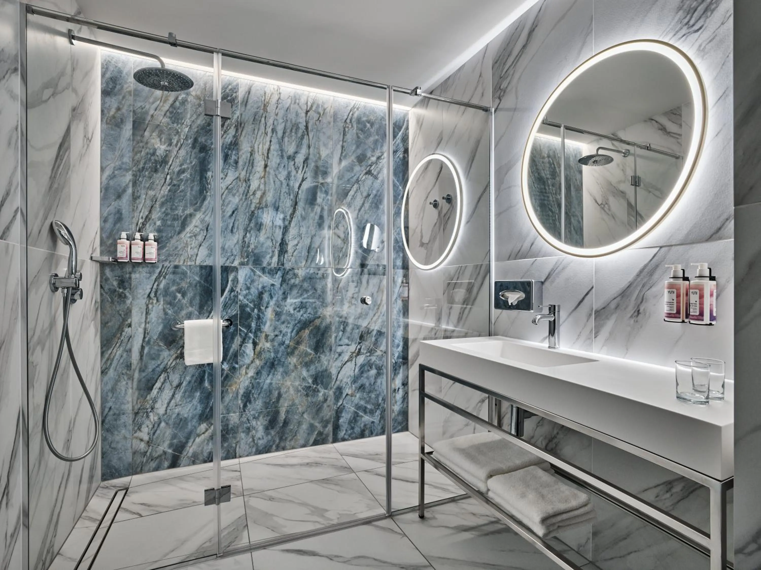 Shower in Mövenpick Grand Hotel Wroclaw