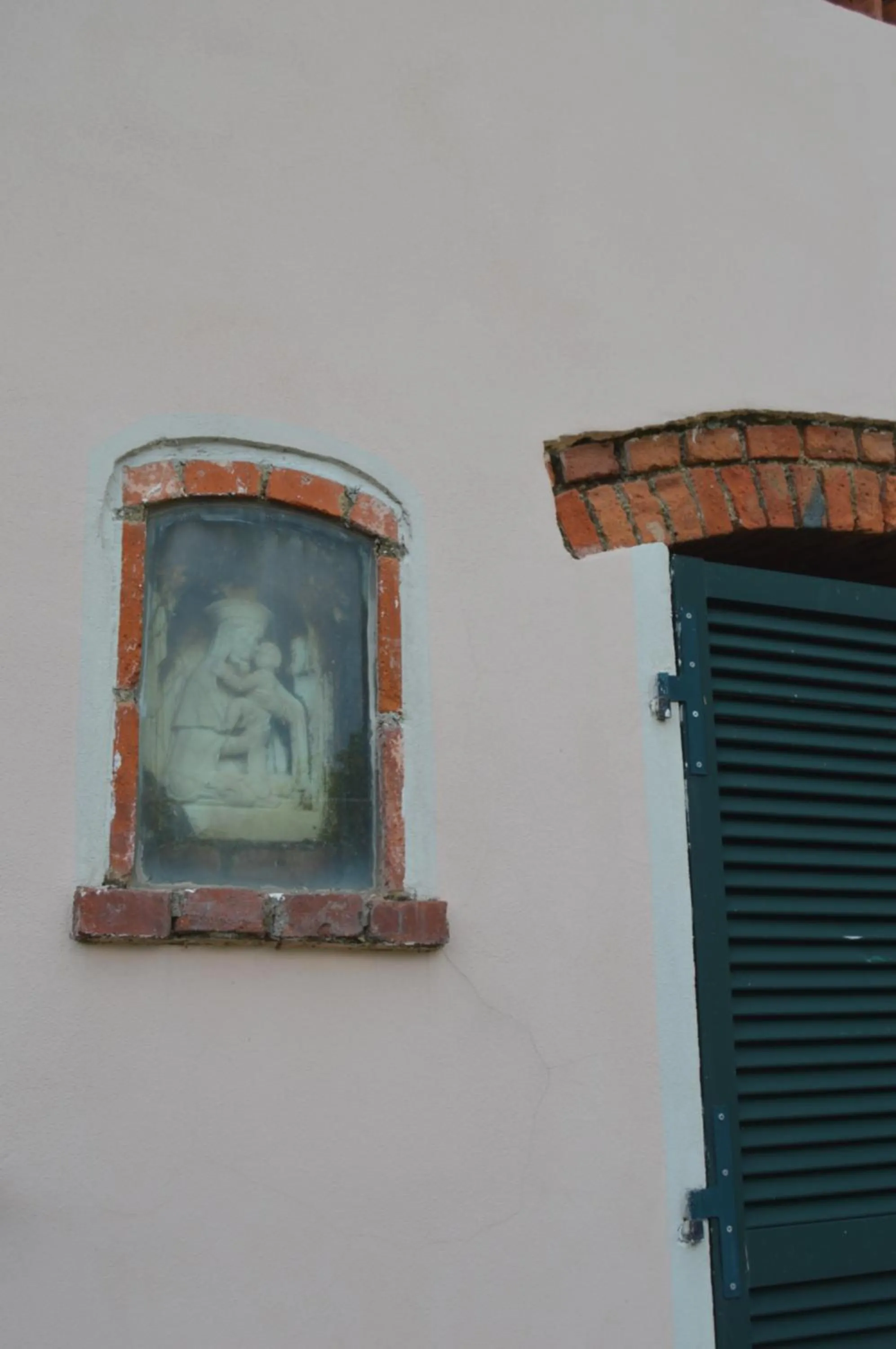 Decorative detail in Casa Sarticola