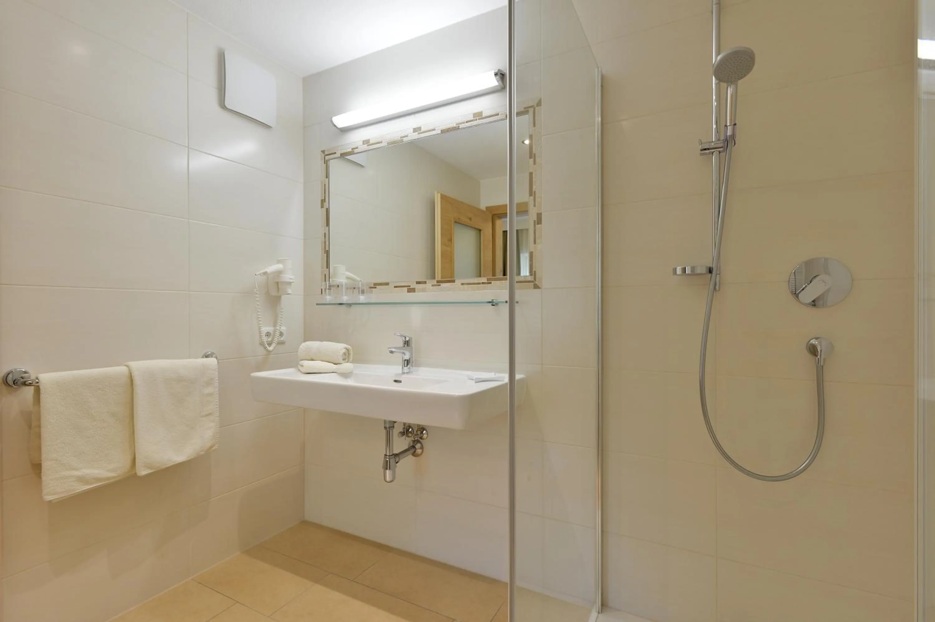 Shower in Hotel Garni Birkenhof