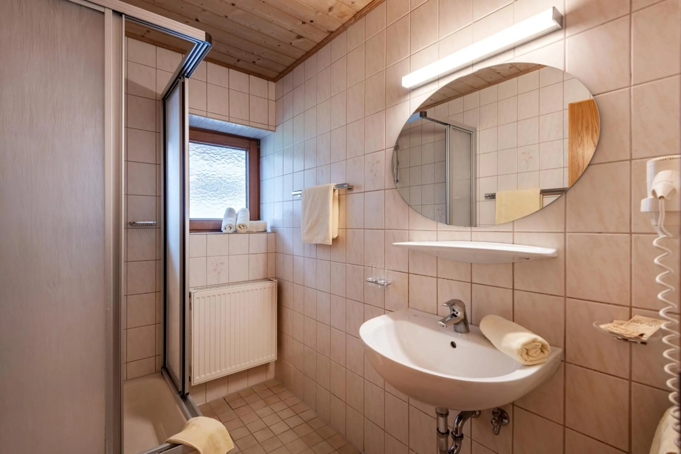 Shower in Hotel Garni Birkenhof