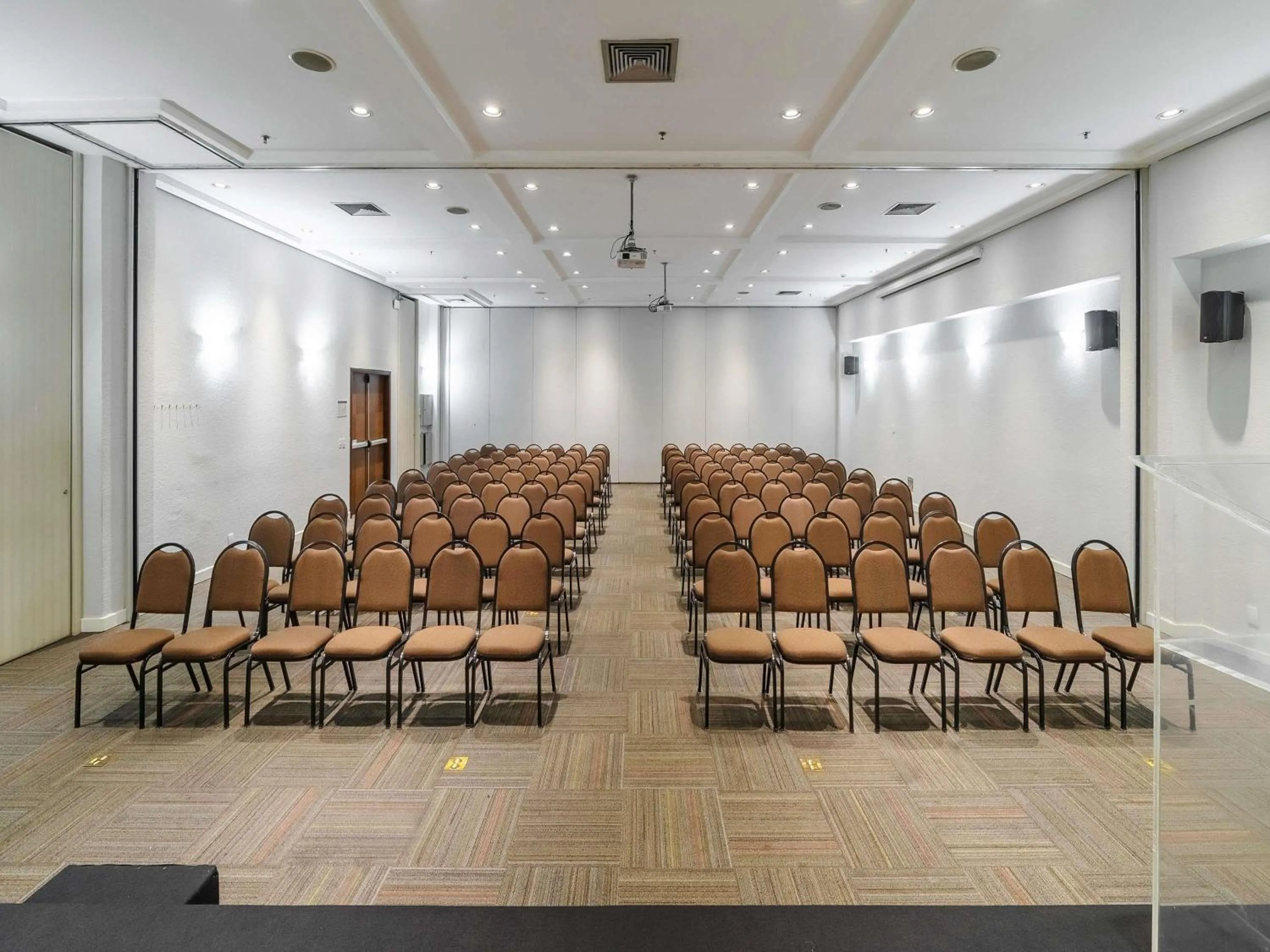 Meeting/conference room in Mercure Guarulhos Aeroporto