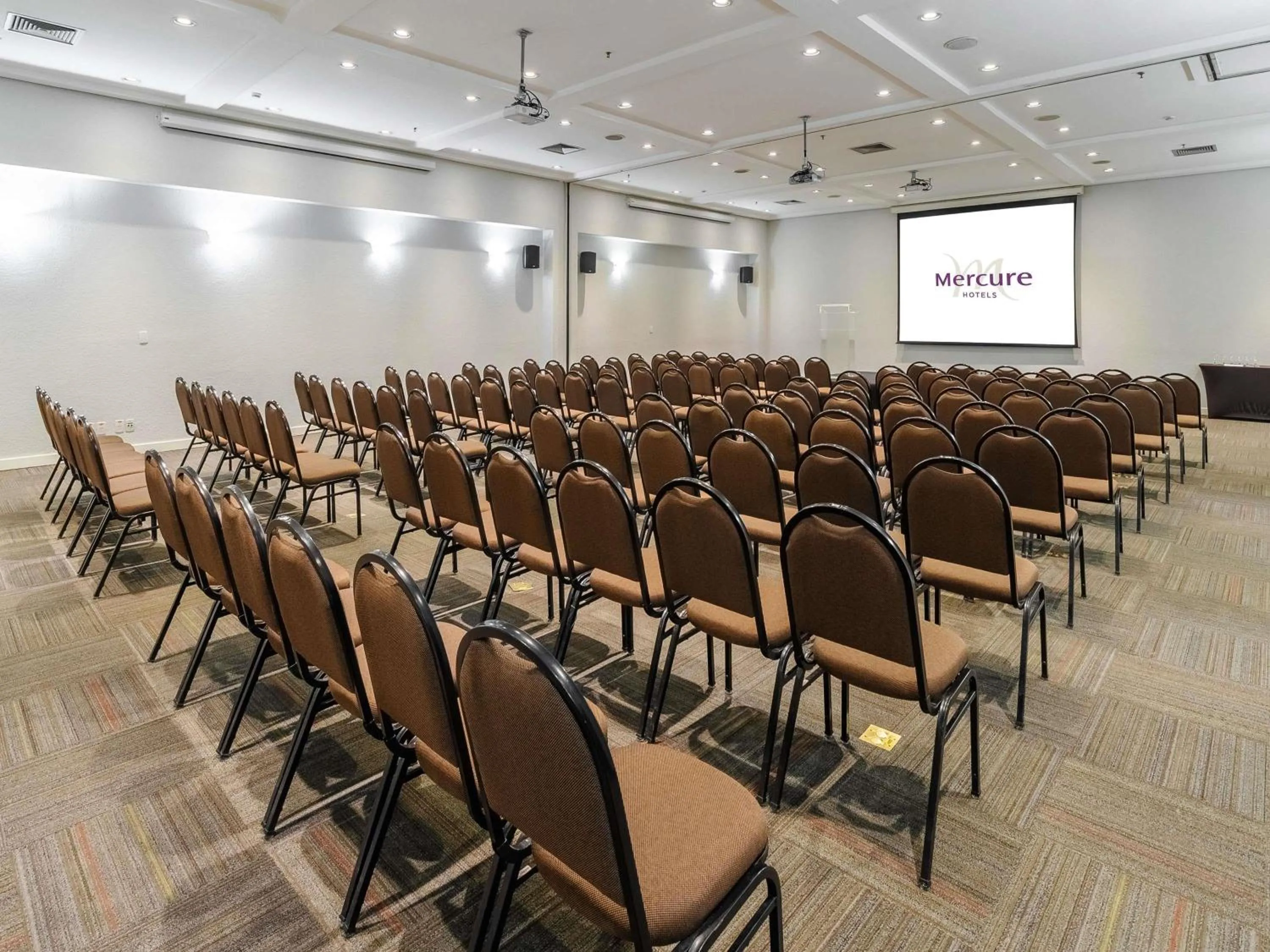 Meeting/conference room in Mercure Guarulhos Aeroporto