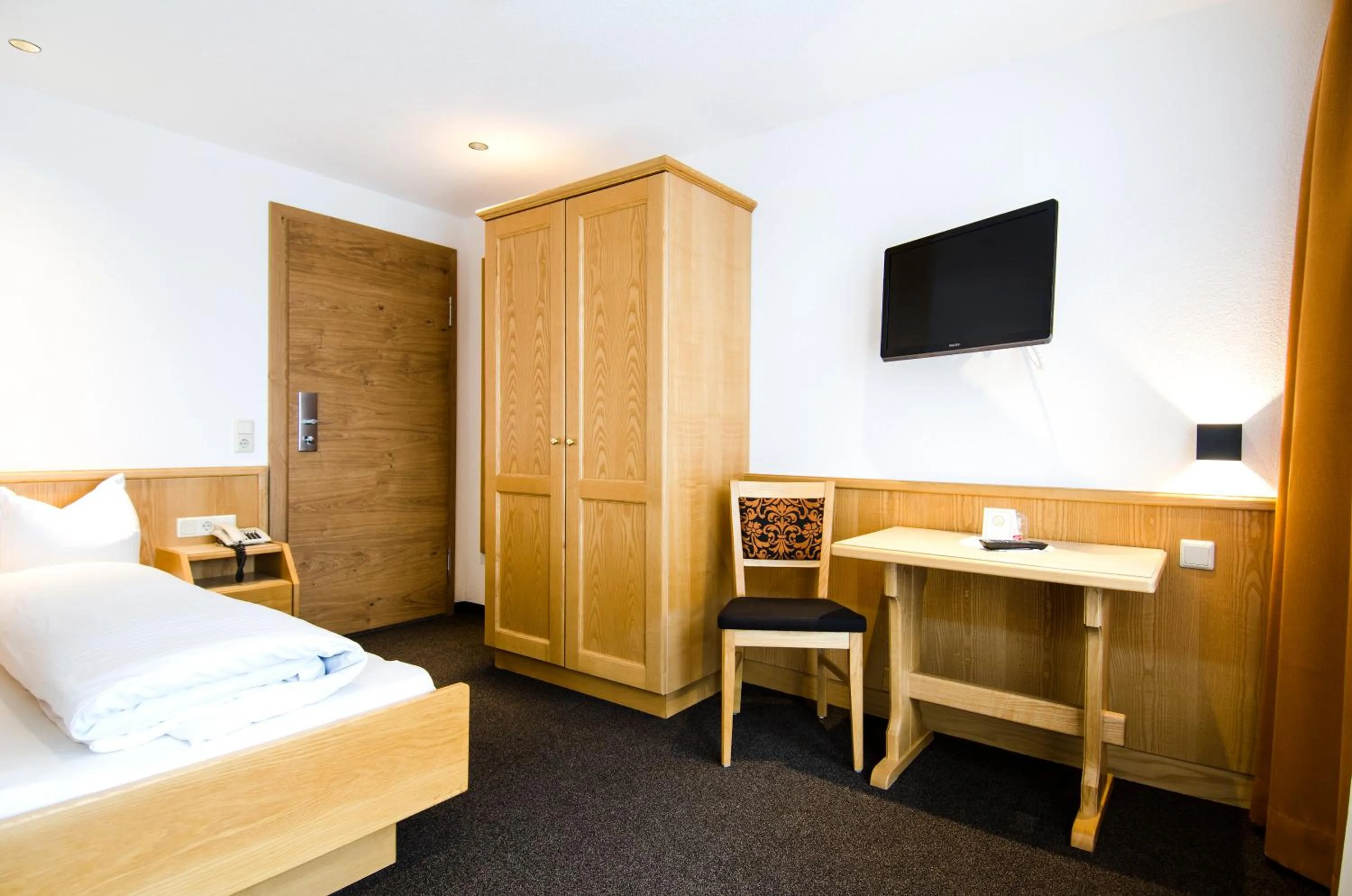 Bedroom, Bed in Hotel Garni Persutt