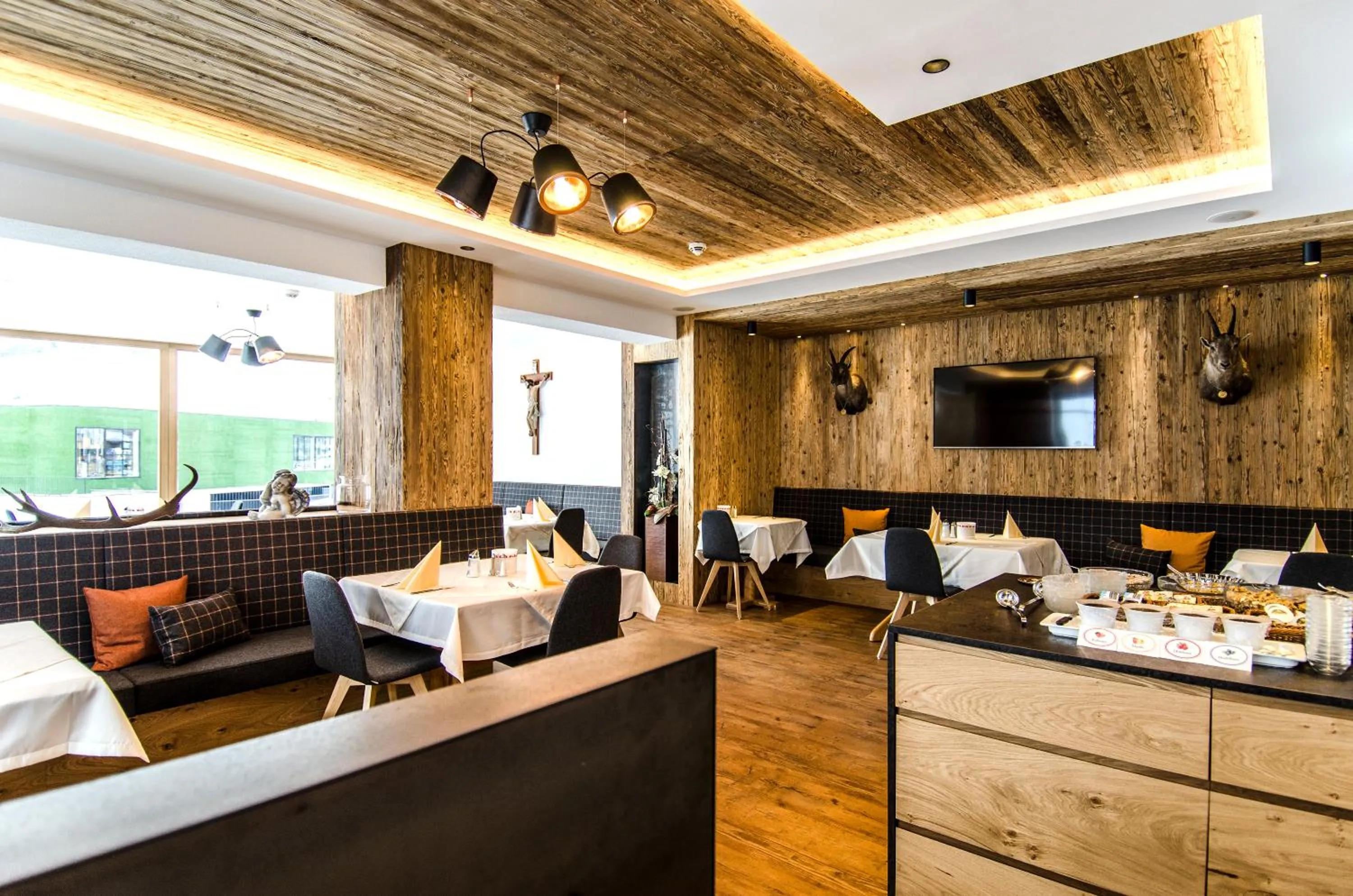 Breakfast in Hotel Garni Persutt