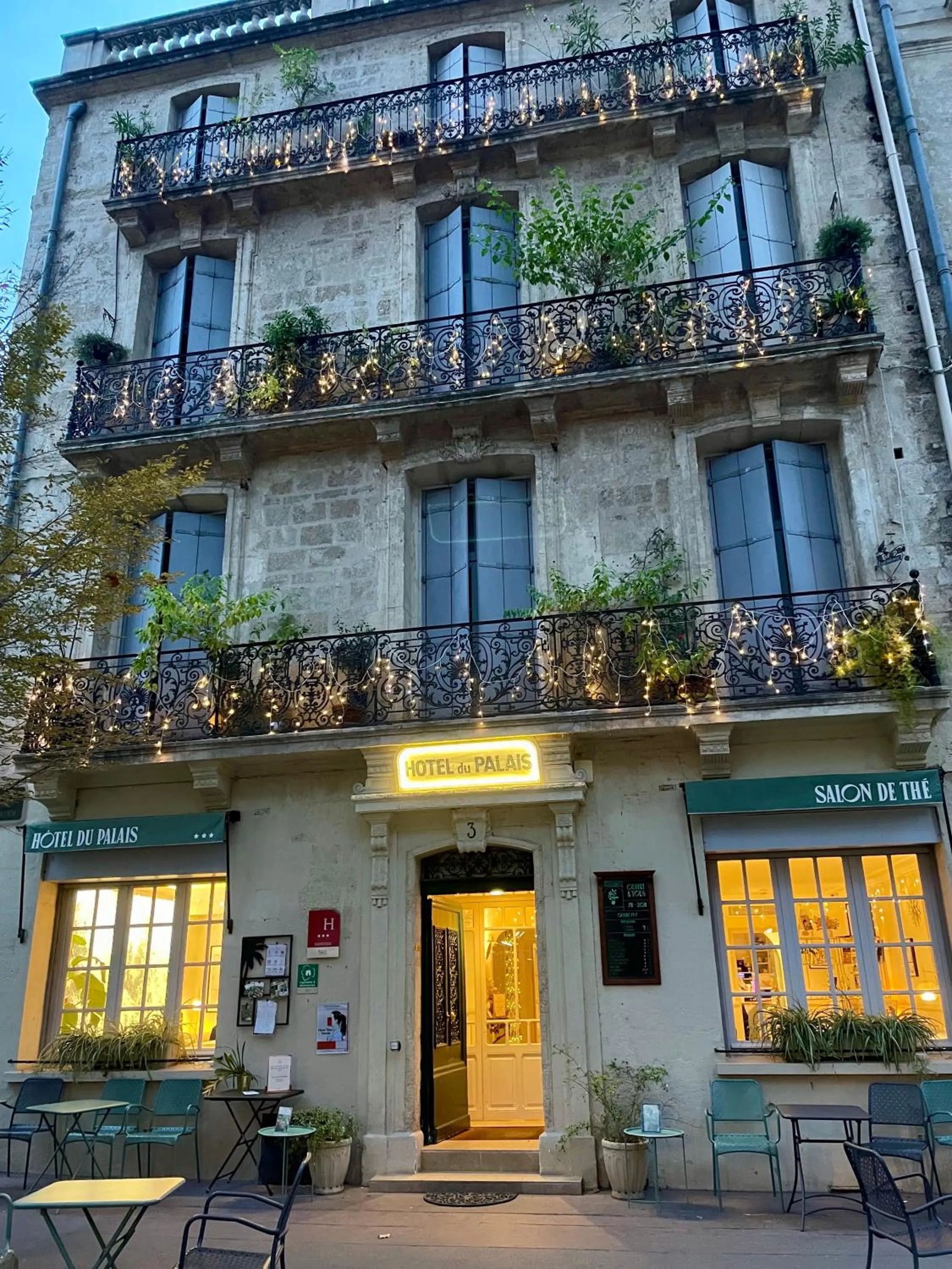 Property building in Hotel du Palais