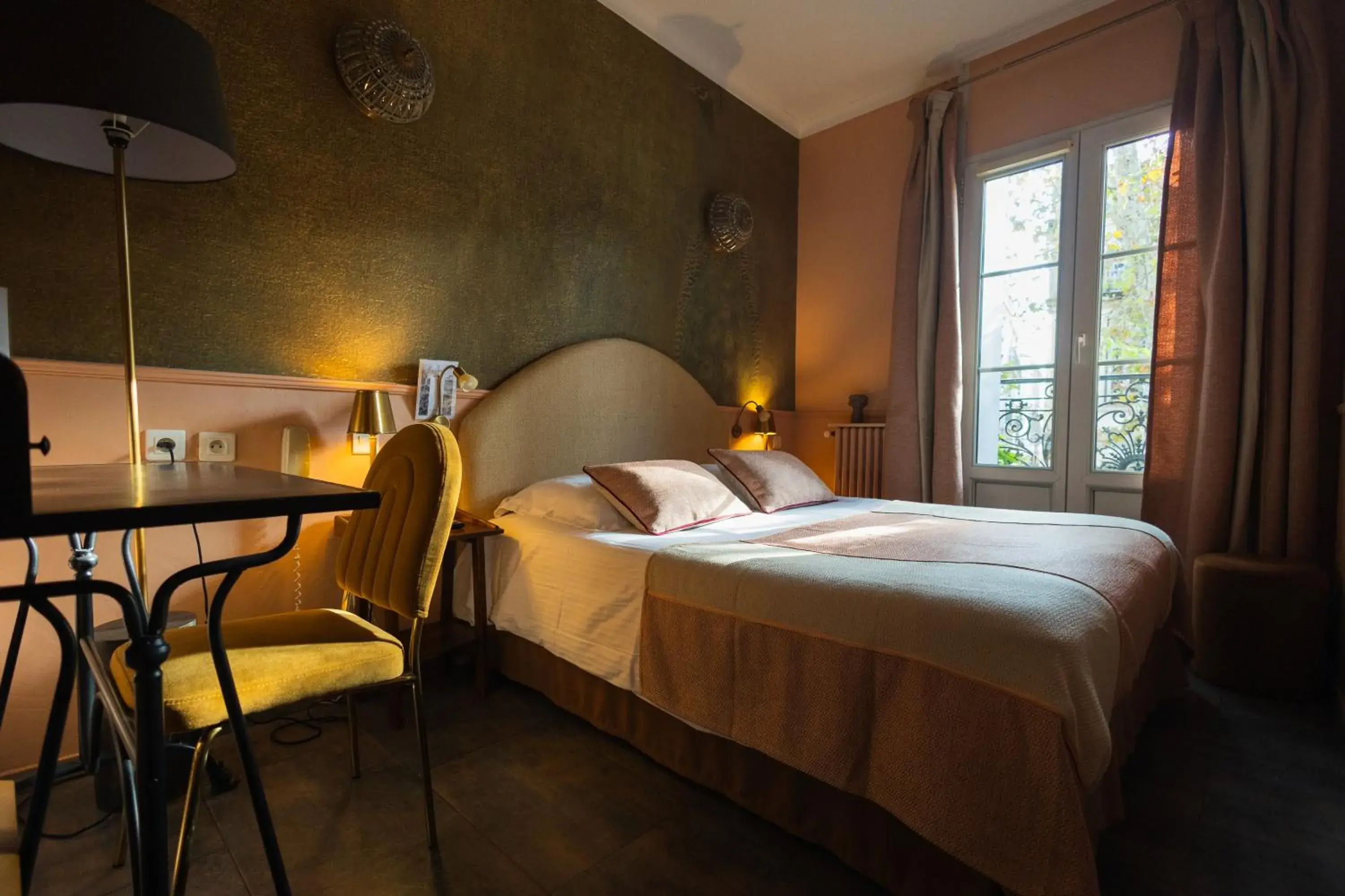 Economy Small Double Room in Hotel du Palais Economy Small Double Room in Hotel du Palais