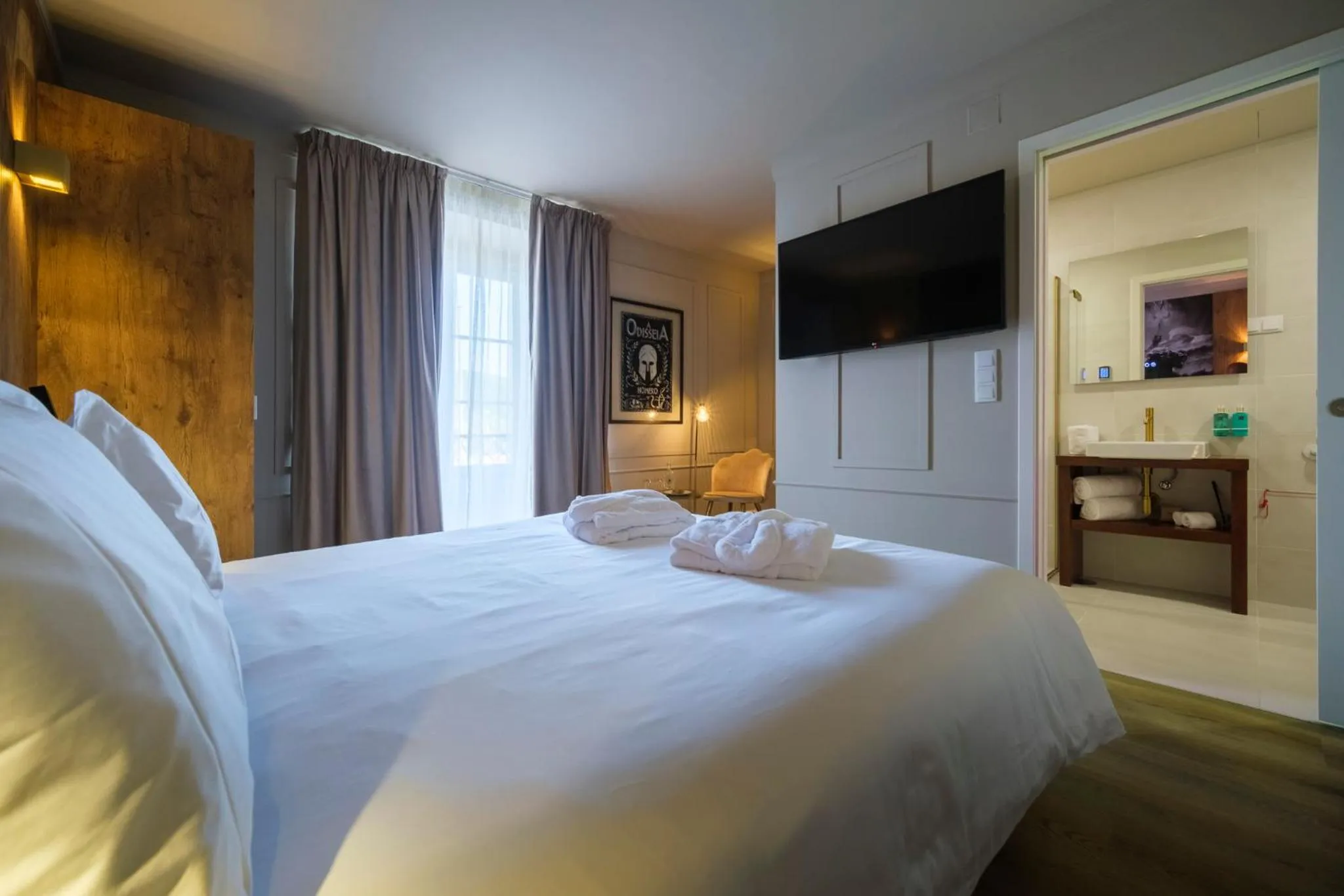 Property building, Bed in Azores Book Hotel