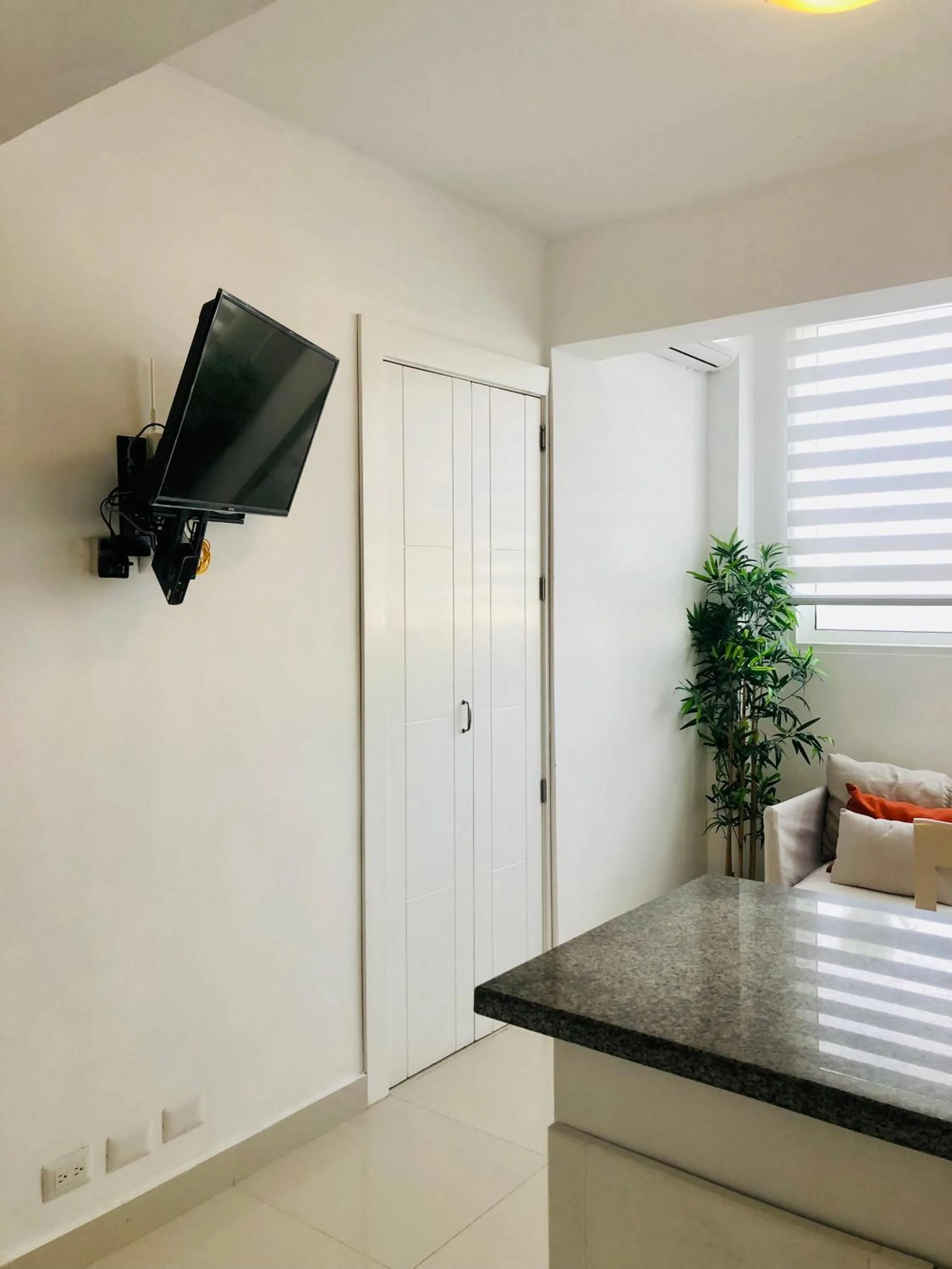 TV/Entertainment Center in Ducassi Rooftop Pool Suites Beach Club and SPA