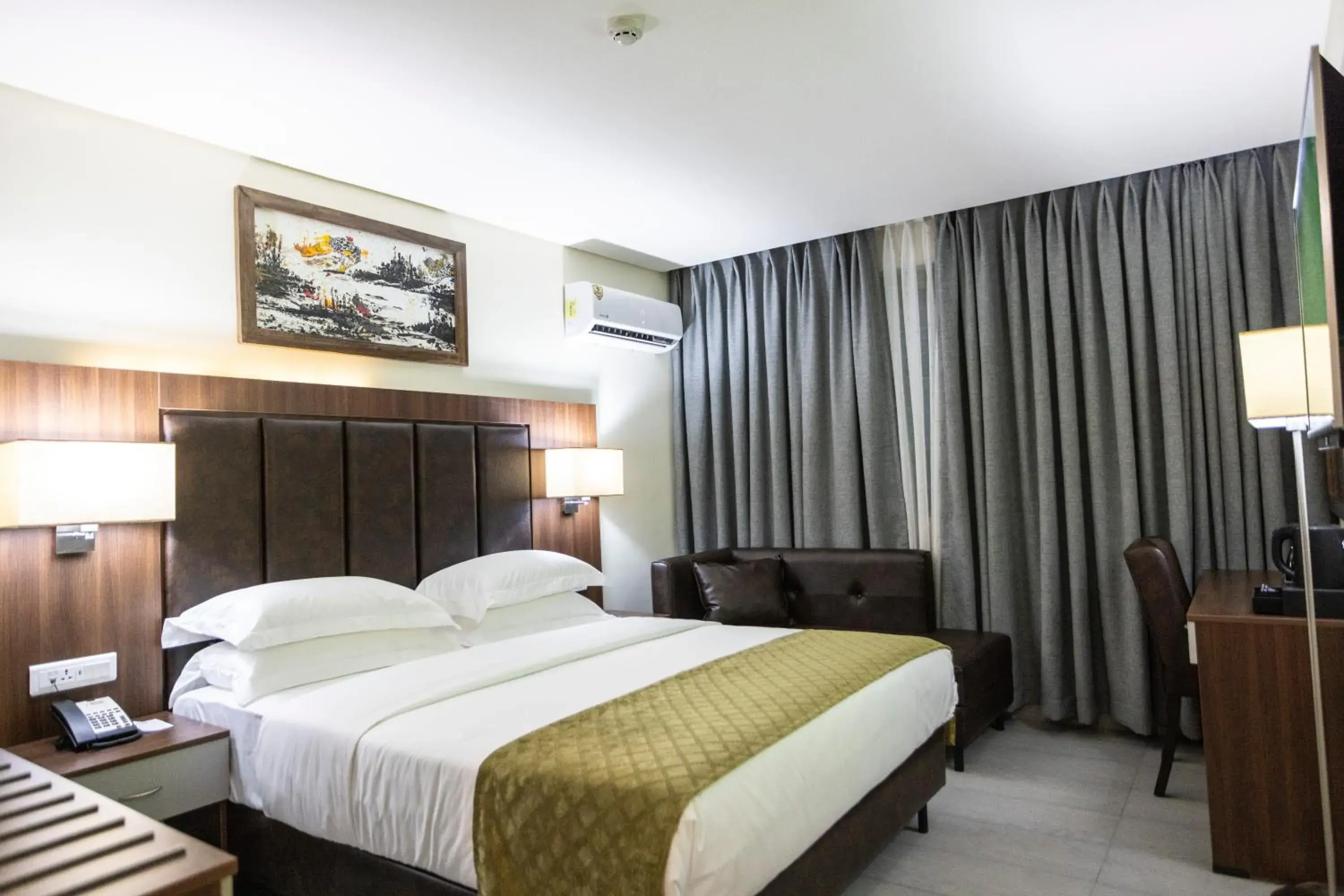 Standard Queen Room - single occupancy in Jogor Hotel Ibadan Standard Queen Room - single occupancy in Jogor Hotel Ibadan