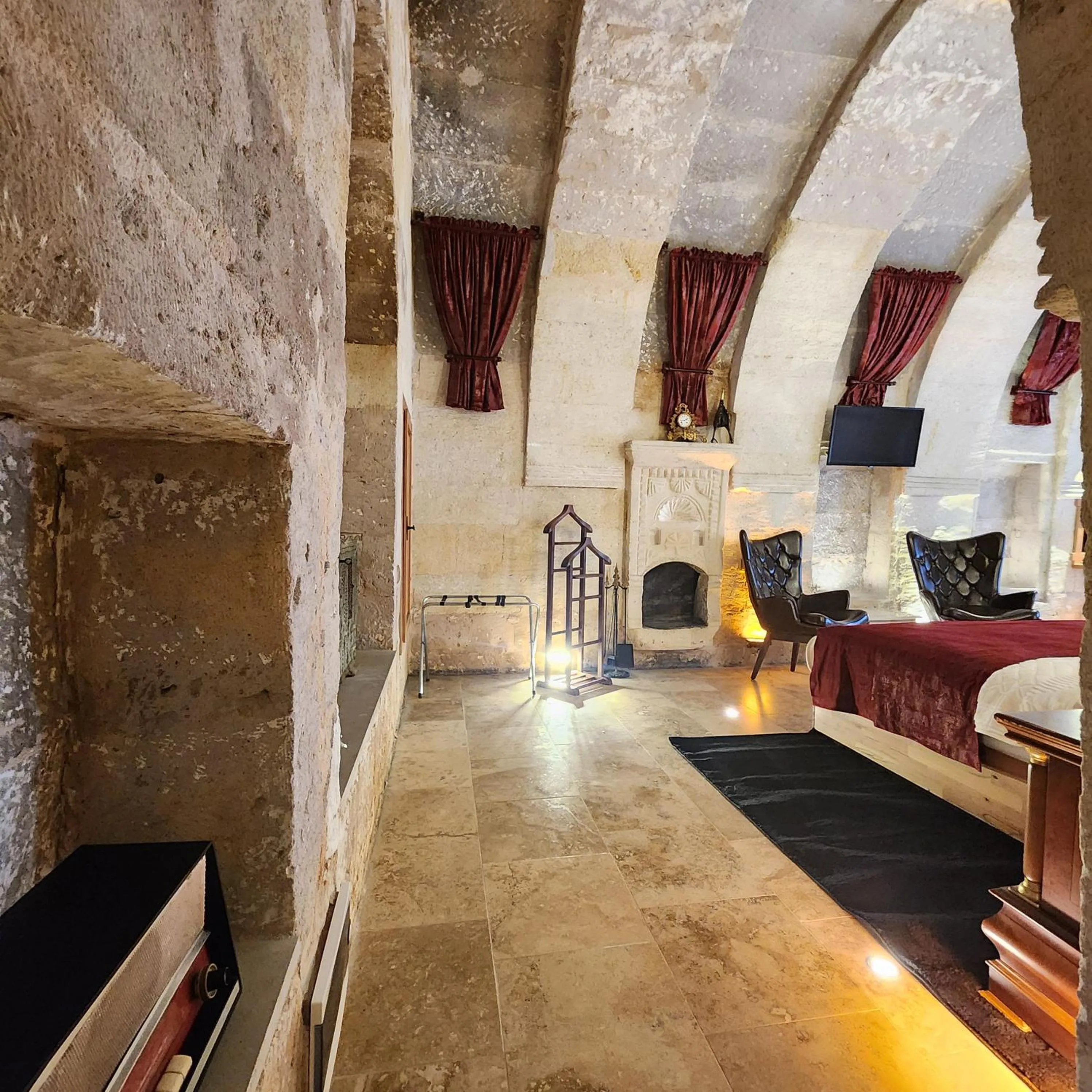 Seating area, Bed in Memories Cave House Adults Only Plus 12