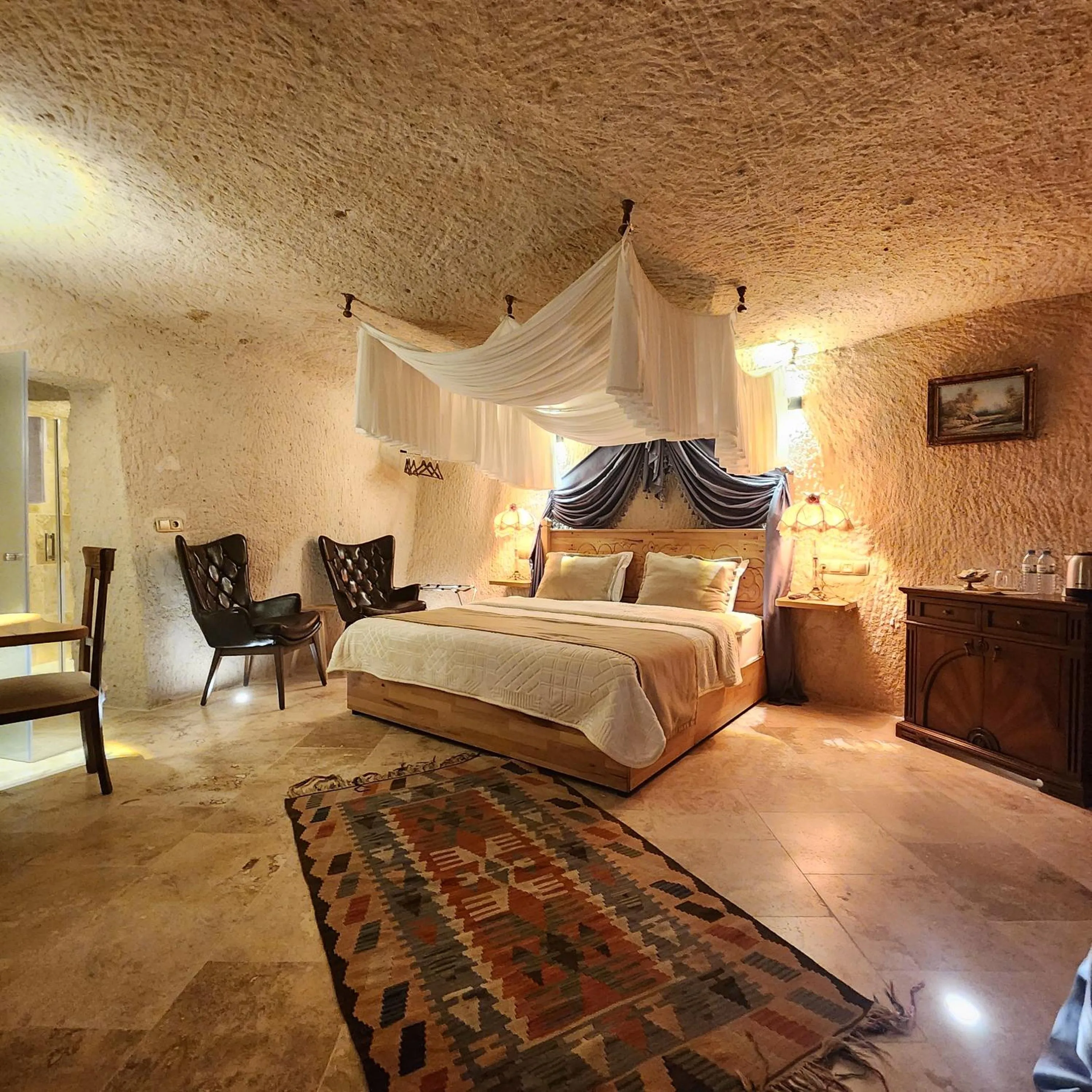 Photo of the whole room, Bed in Memories Cave House Adults Only Plus 12