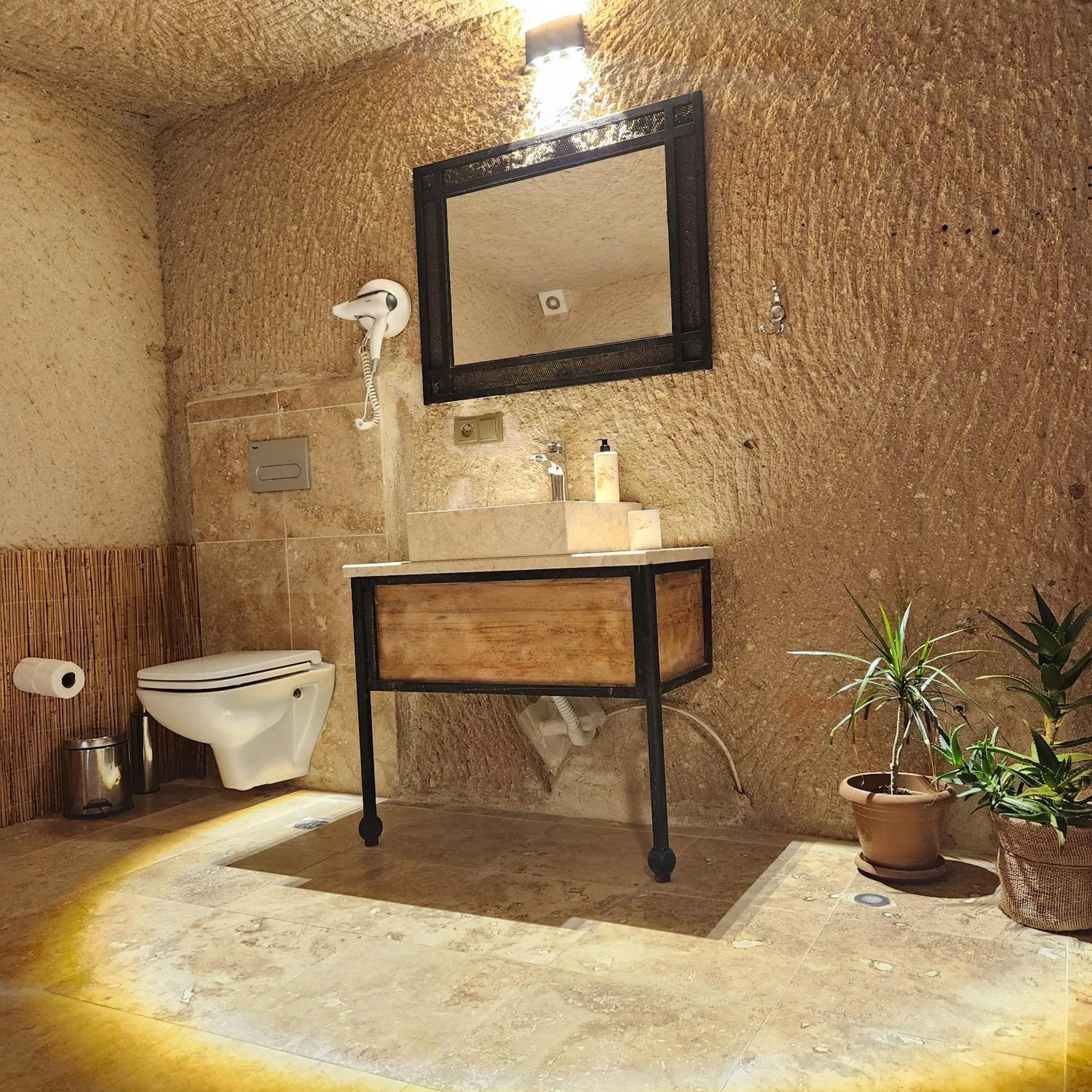 Toilet in Memories Cave House Adults Only Plus 12