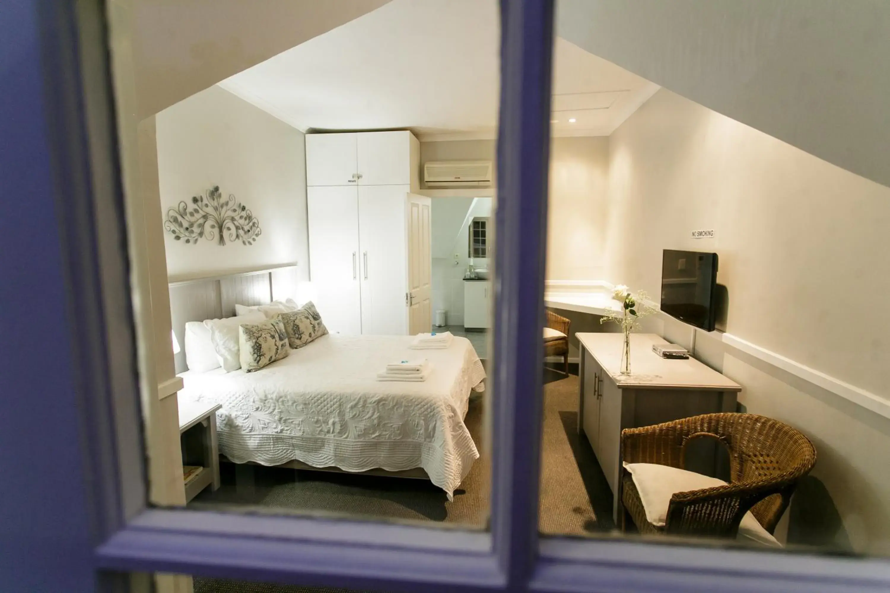 First Floor Queen Bed Room - single occupancy in @Yamkela Guest House First Floor Queen Bed Room - single occupancy in @Yamkela Guest House