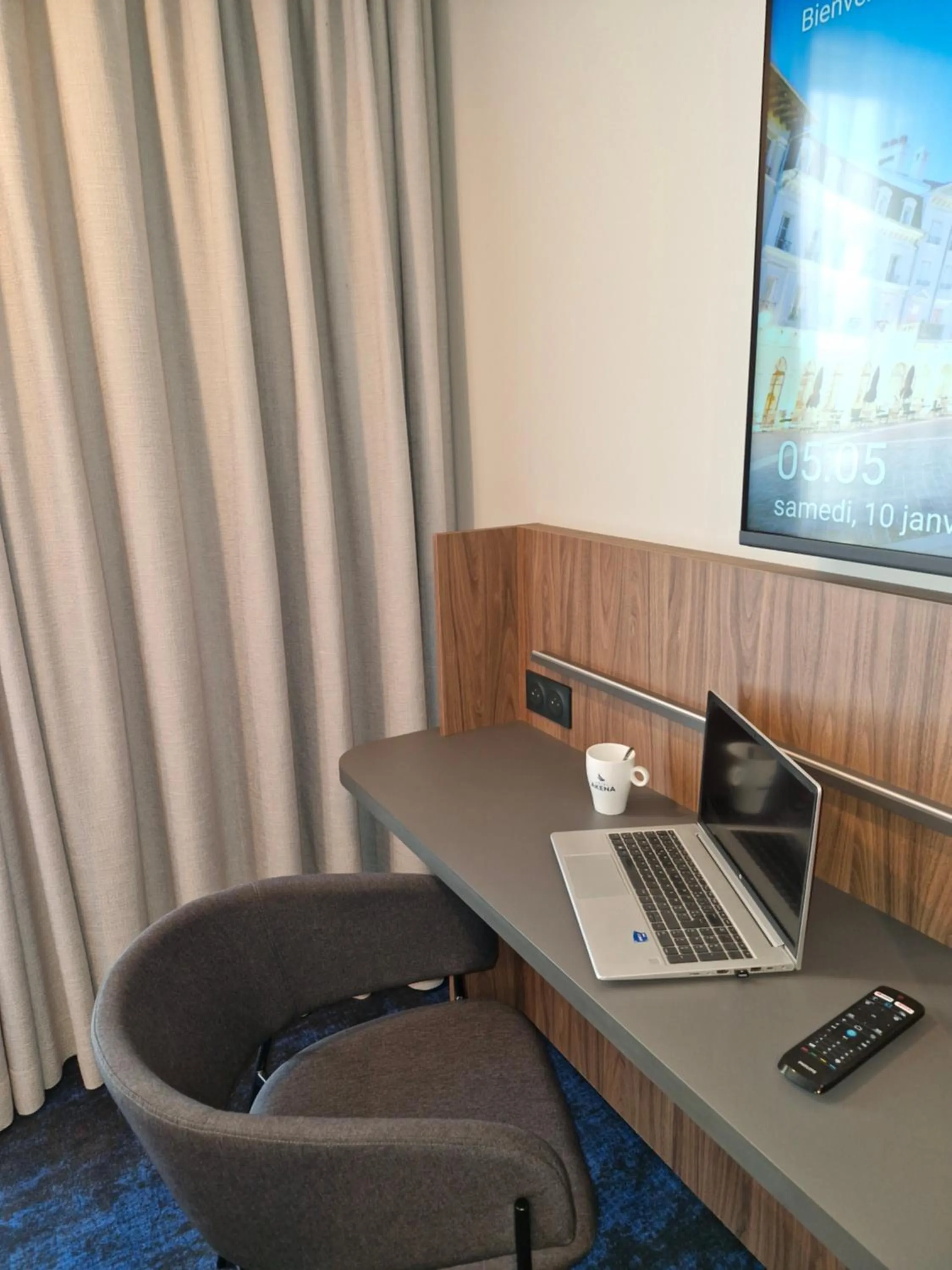 TV and multimedia in Hôtel AKENA Serris - Val d'Europe