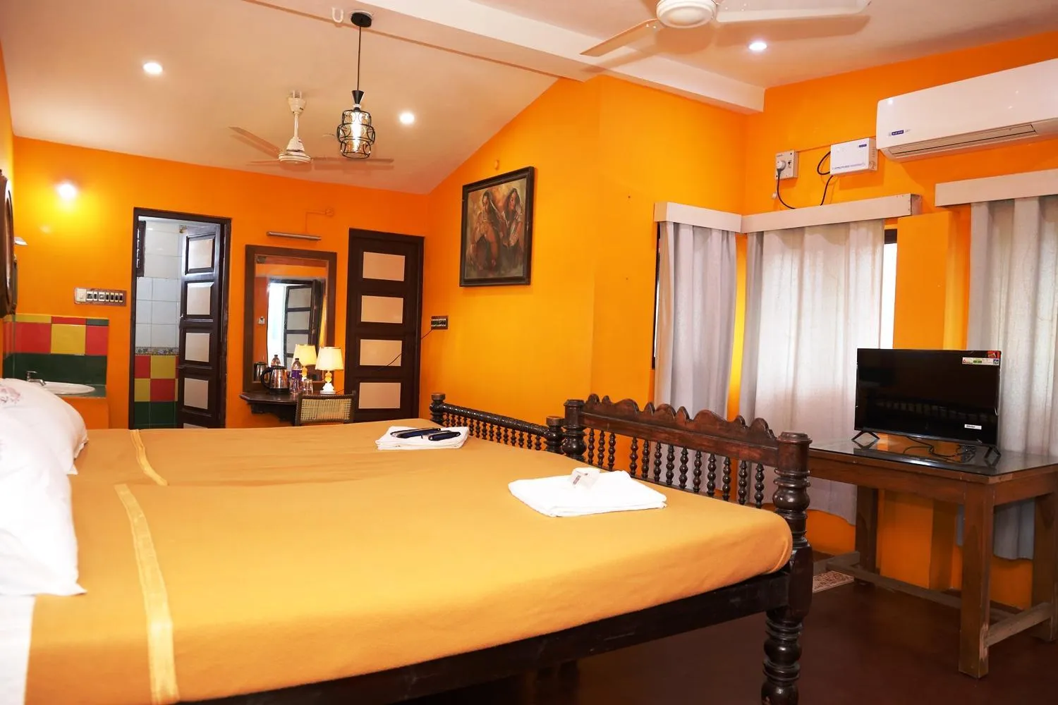 Communal lounge/ TV room in LA VILLA CREOLE