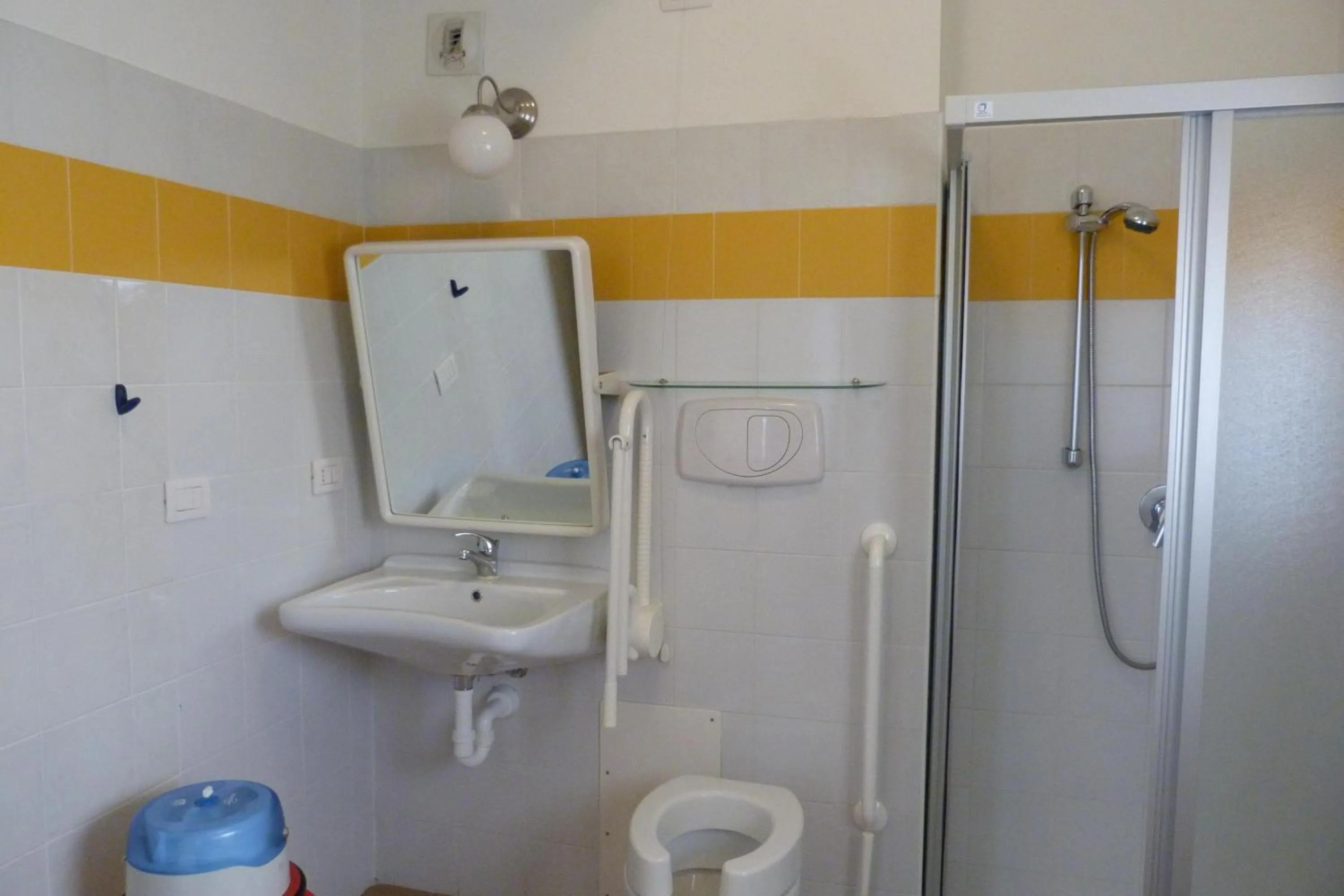 Shower in Ostello Torino