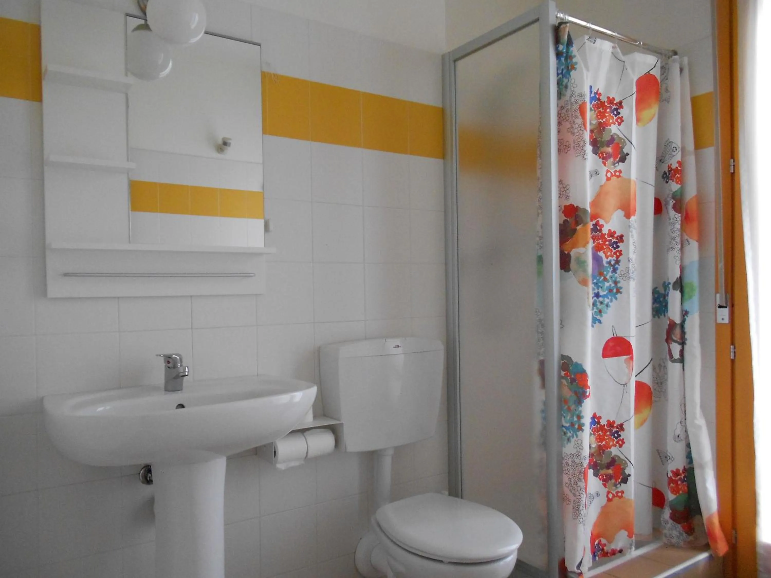 Shower in Ostello Torino