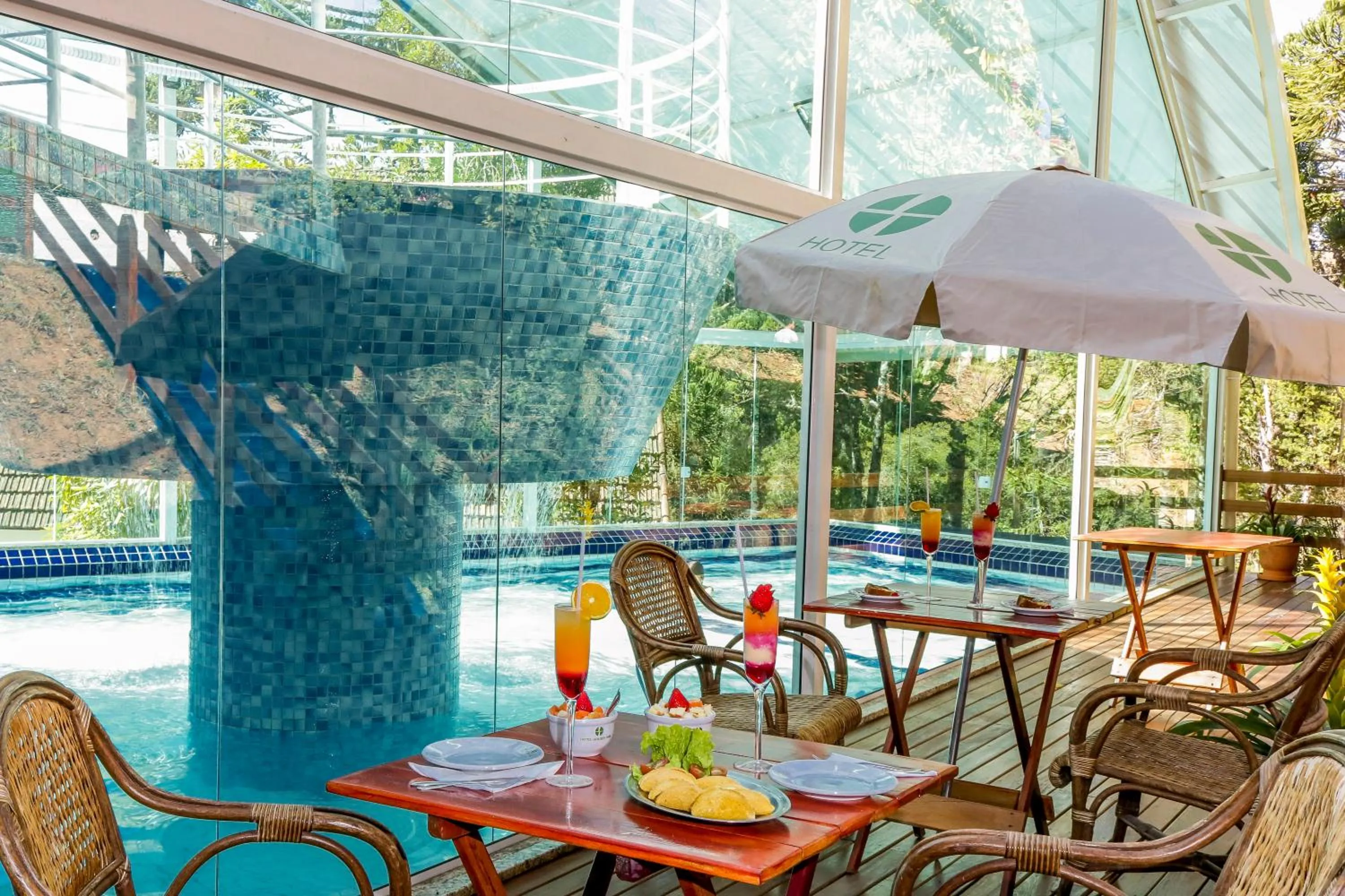 Swimming pool in Hotel Fazenda Golden Park Campos do Jordão