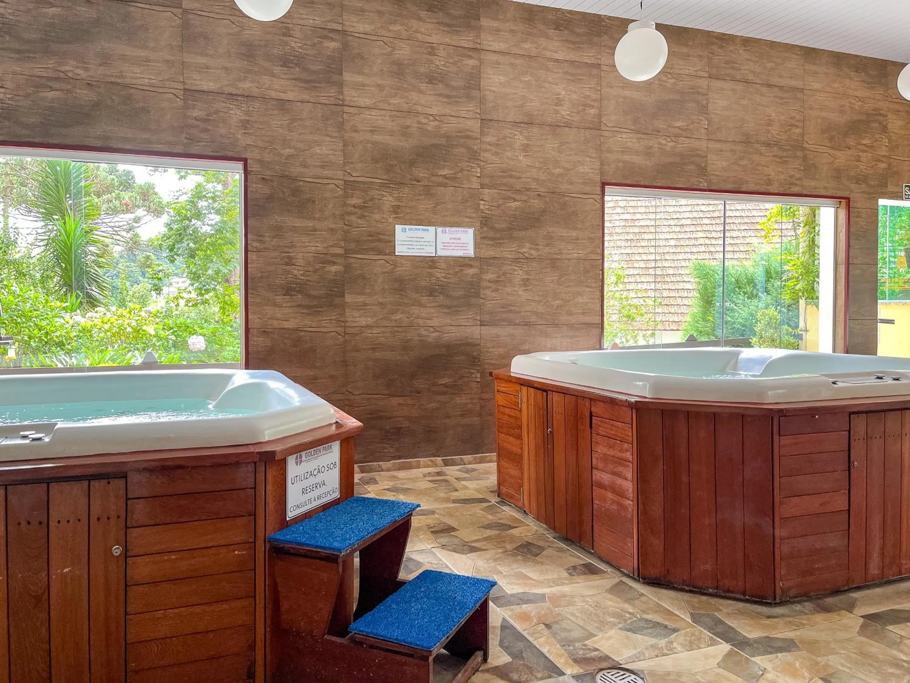 Swimming pool in Hotel Fazenda Golden Park Campos do Jordão