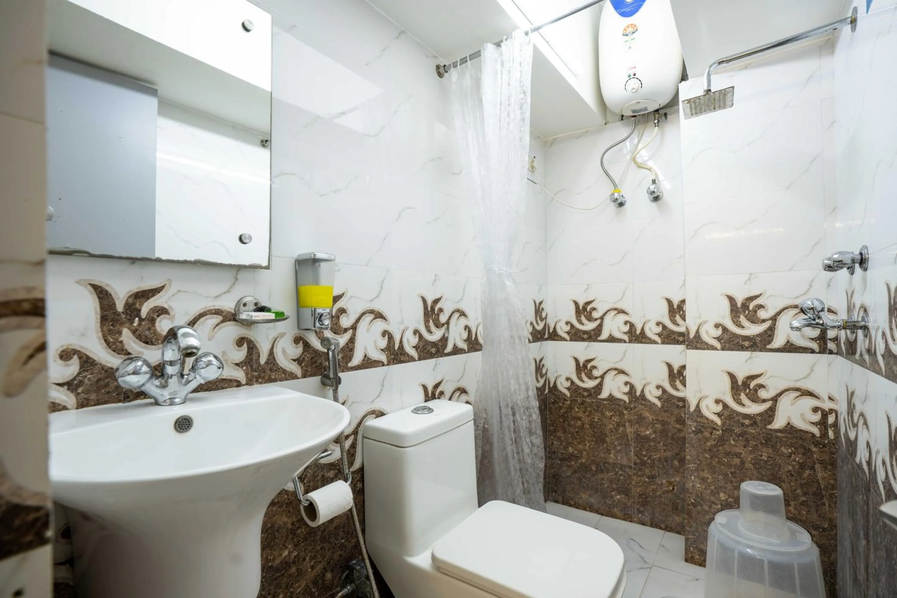 Shower in Zostel Delhi