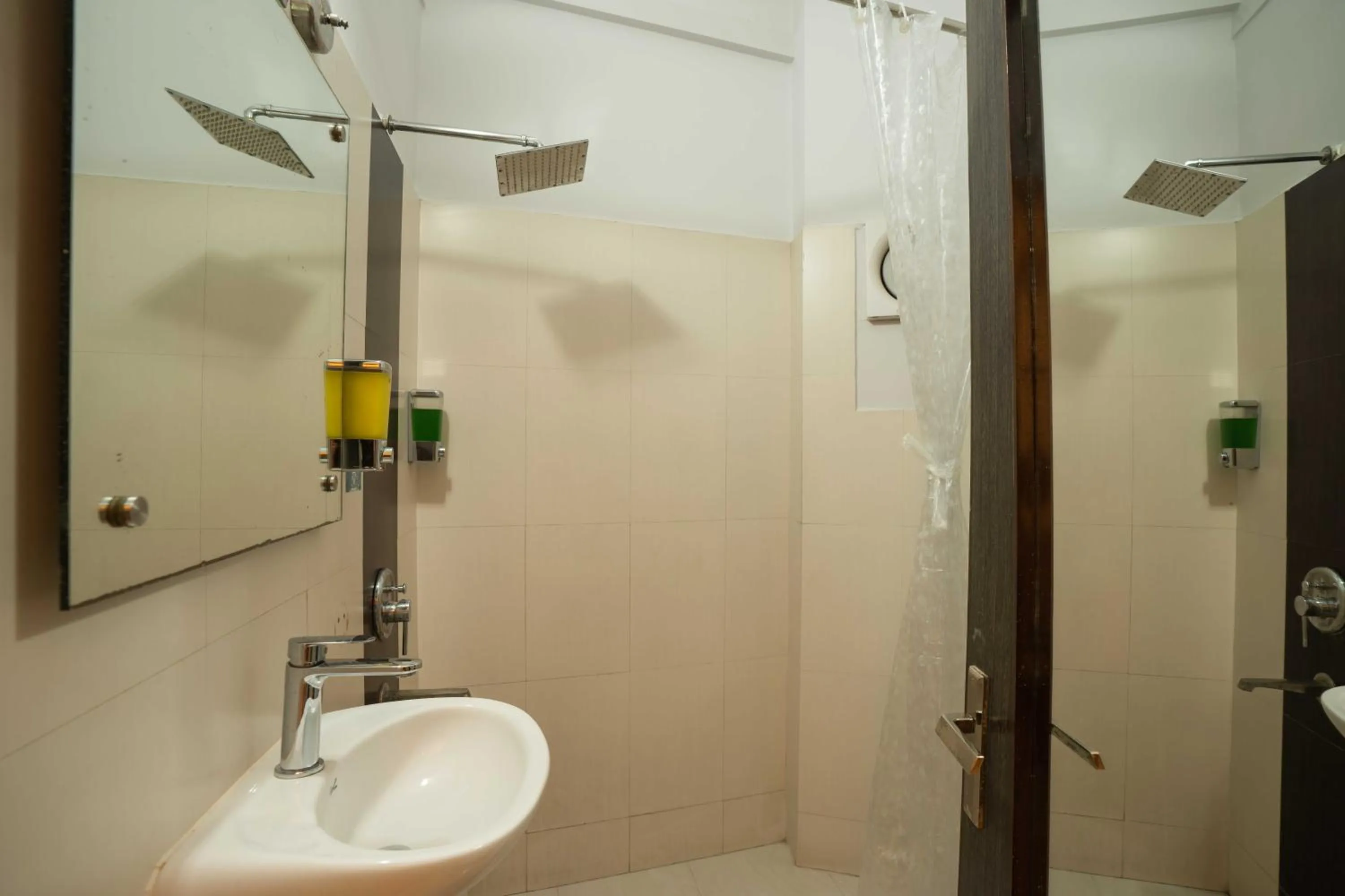Shower in Zostel Delhi