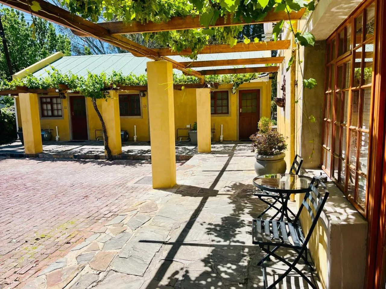 Property building in 17 on Bird Guest House