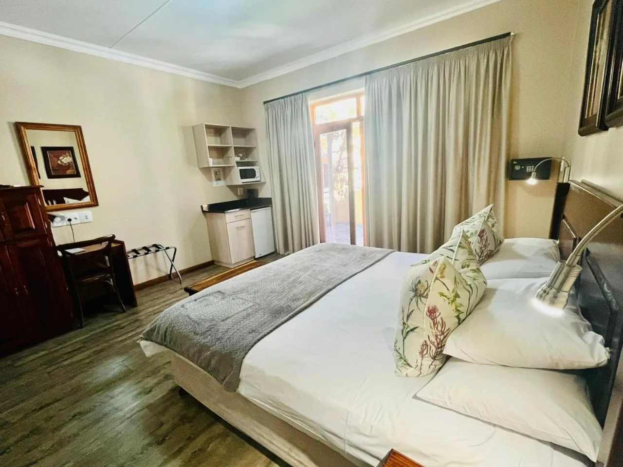 Coffee/tea facilities, Bed in 17 on Bird Guest House