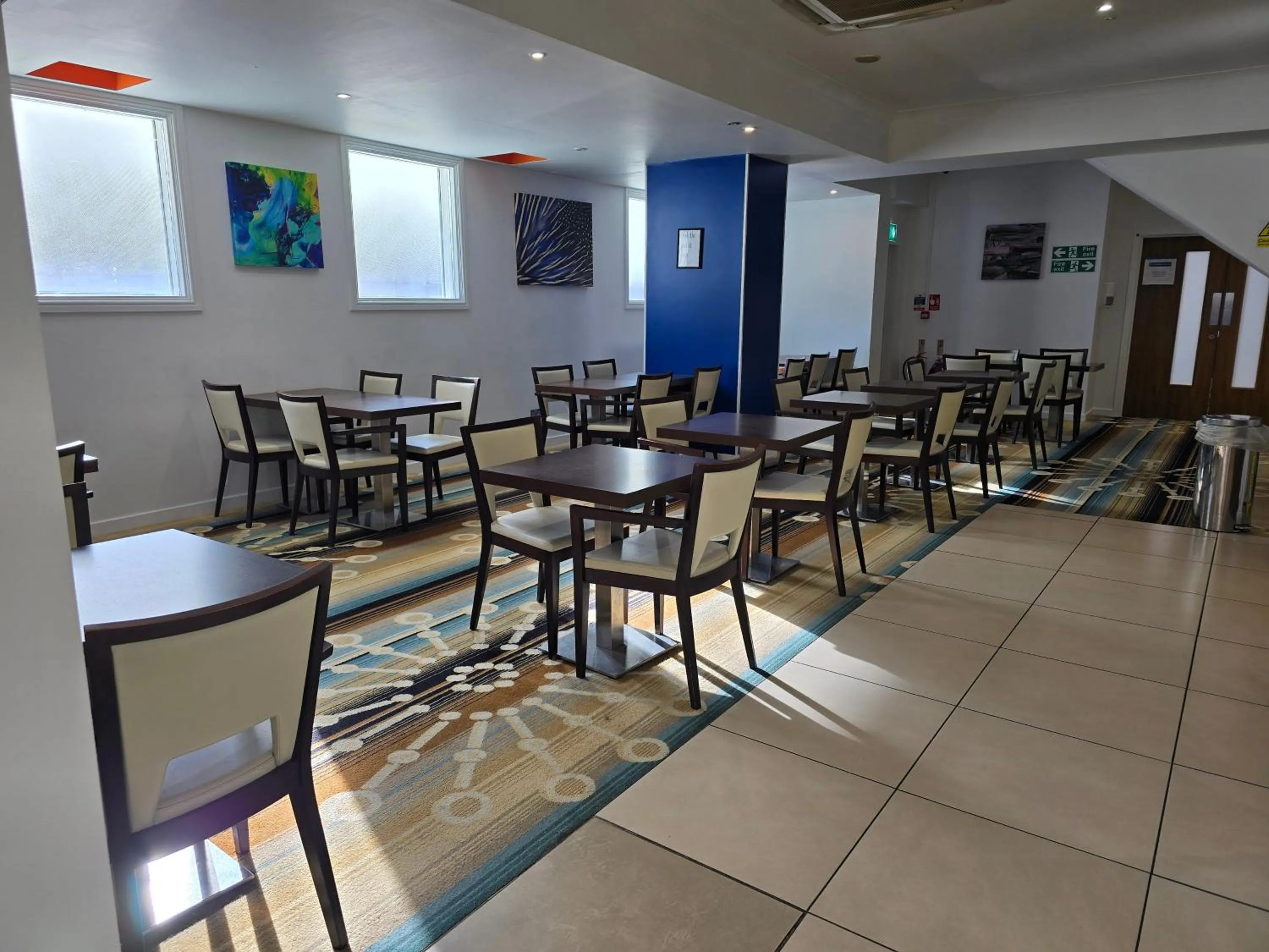 Restaurant/places to eat in Holiday Inn Express Wakefield by IHG