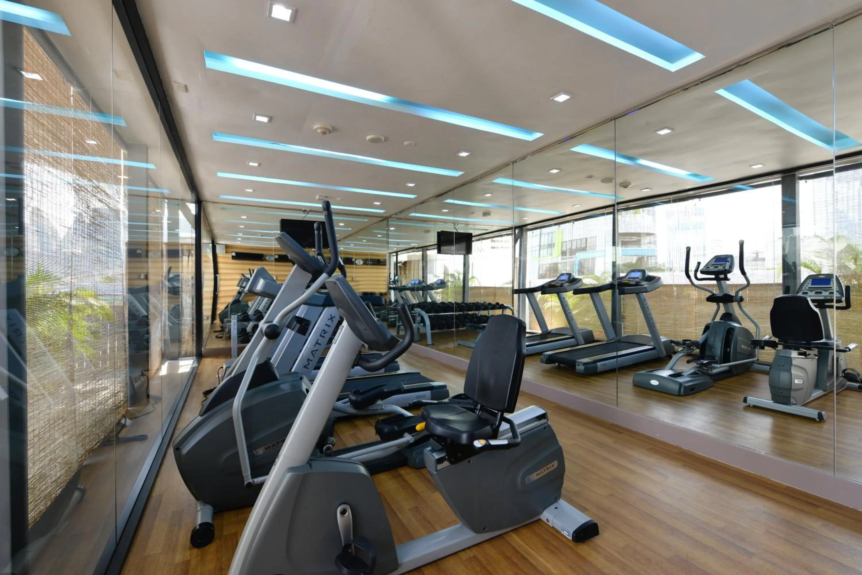 Fitness centre/facilities in Holiday Inn Express Bangkok Sukhumvit 11 by IHG