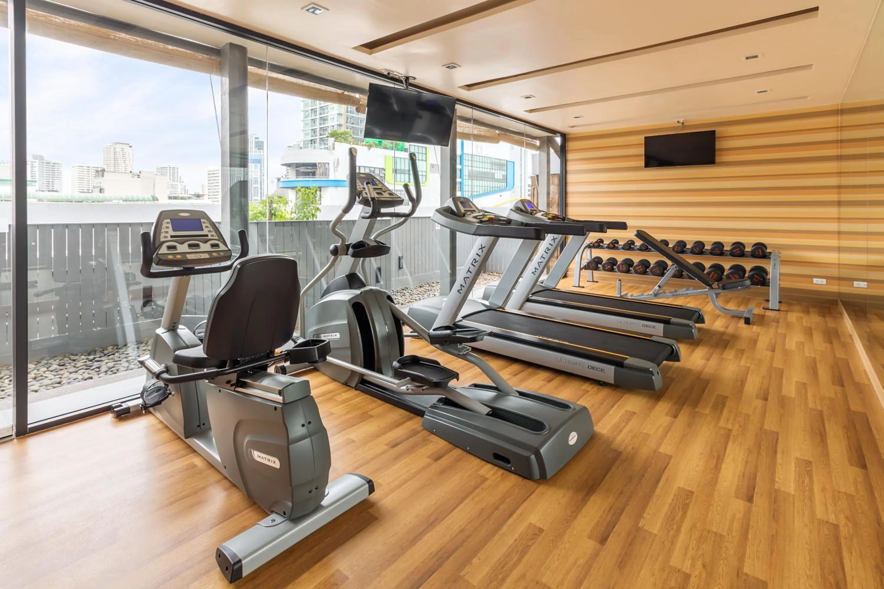 Fitness centre/facilities in Holiday Inn Express Bangkok Sukhumvit 11 by IHG