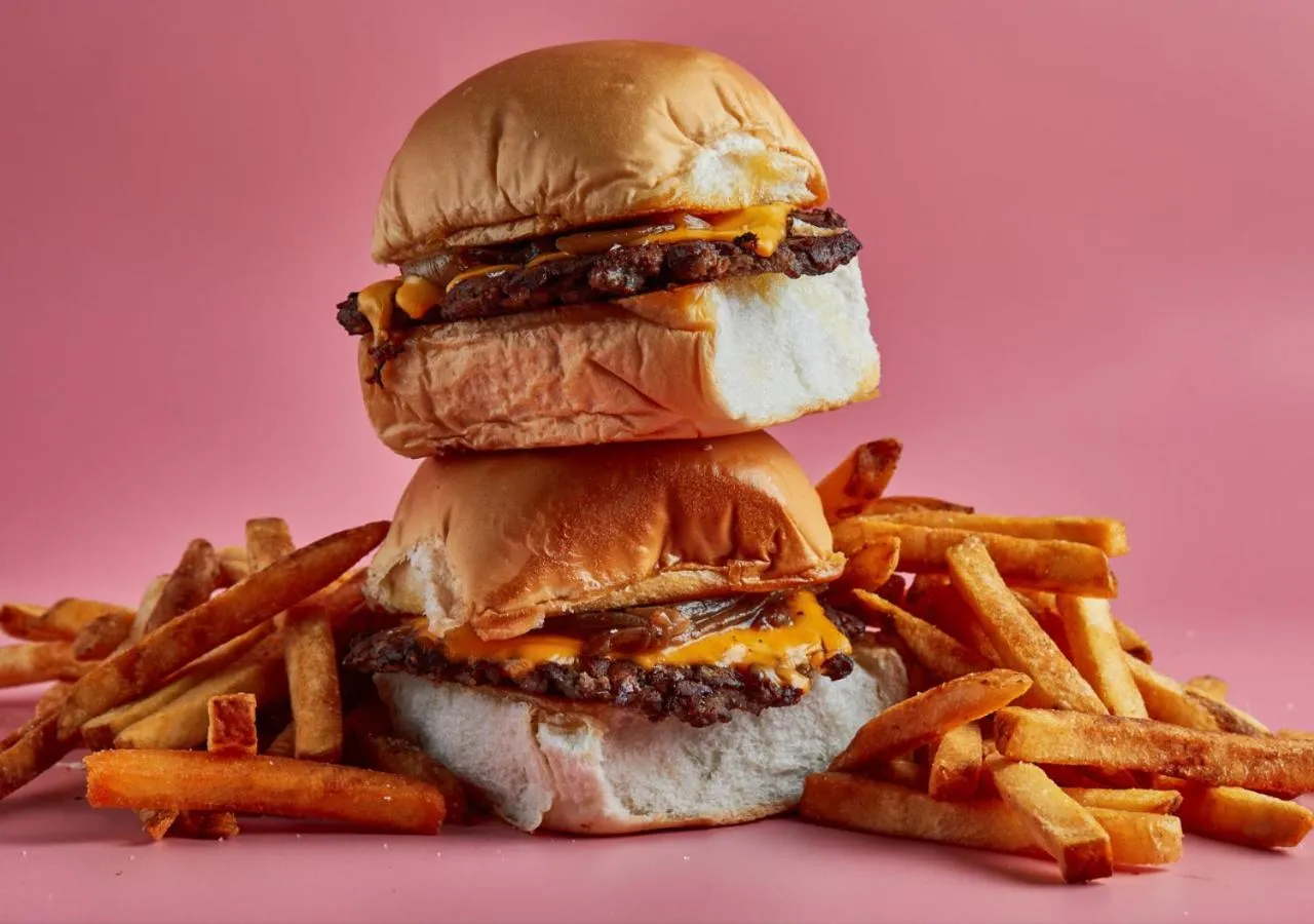 Restaurant/places to eat in Holiday Inn Express Bangkok Sukhumvit 11 by IHG