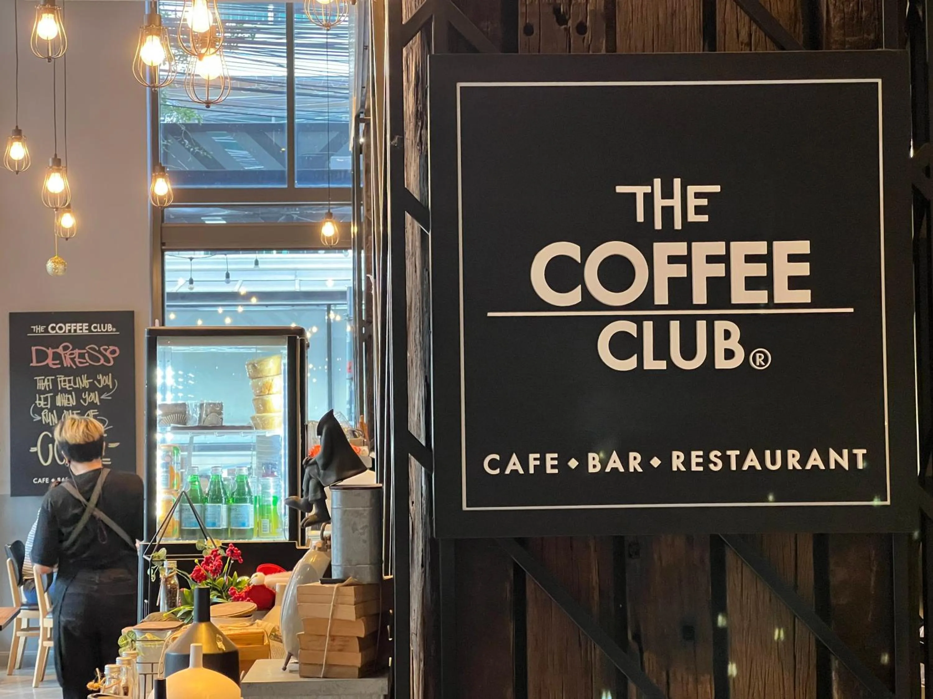 Restaurant/places to eat in Holiday Inn Express Bangkok Sukhumvit 11 by IHG