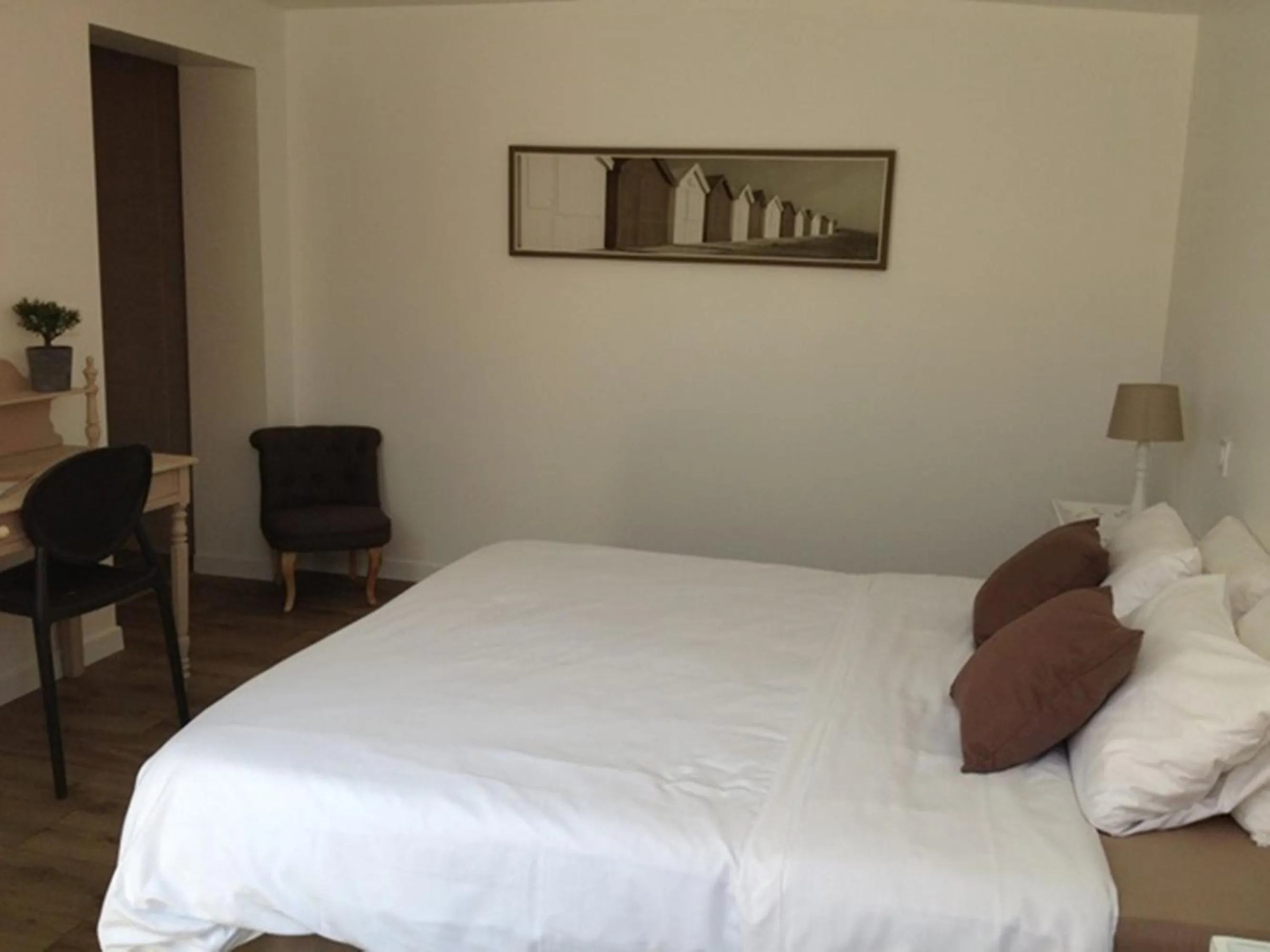 Bedroom, Bed in Hotel Les Voyageurs