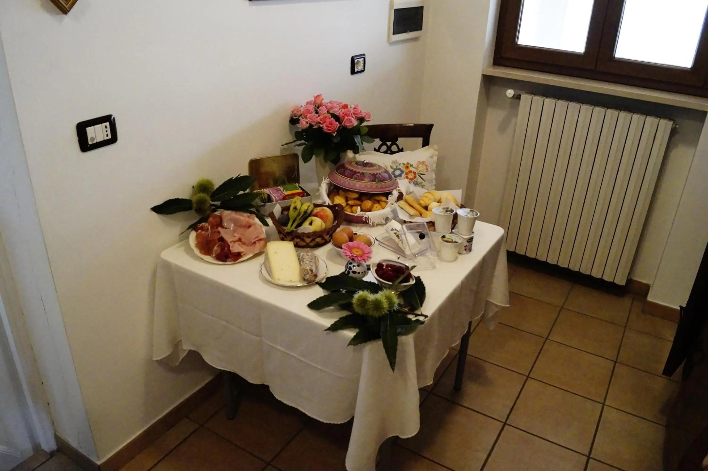 Buffet breakfast in Bed And Breakfast Il Garoch