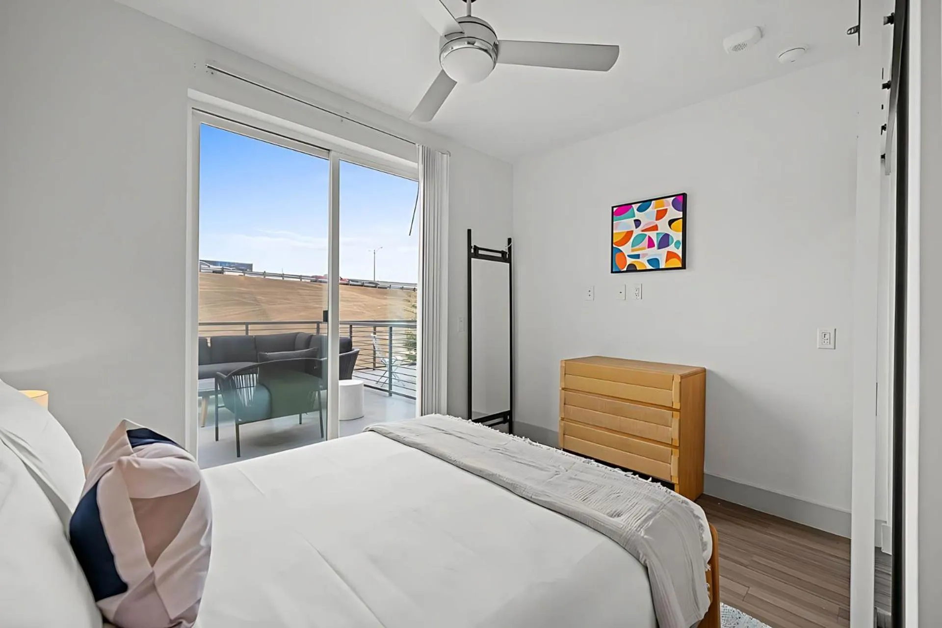 Bedroom, Bed in Placemakr Downtown Austin