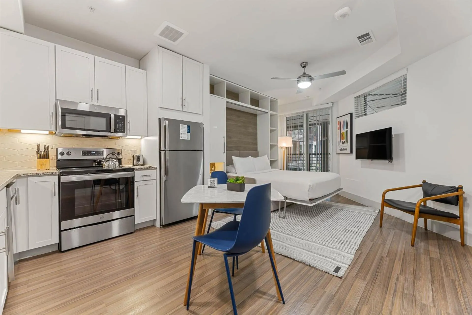 Photo of the whole room in Placemakr Downtown Austin