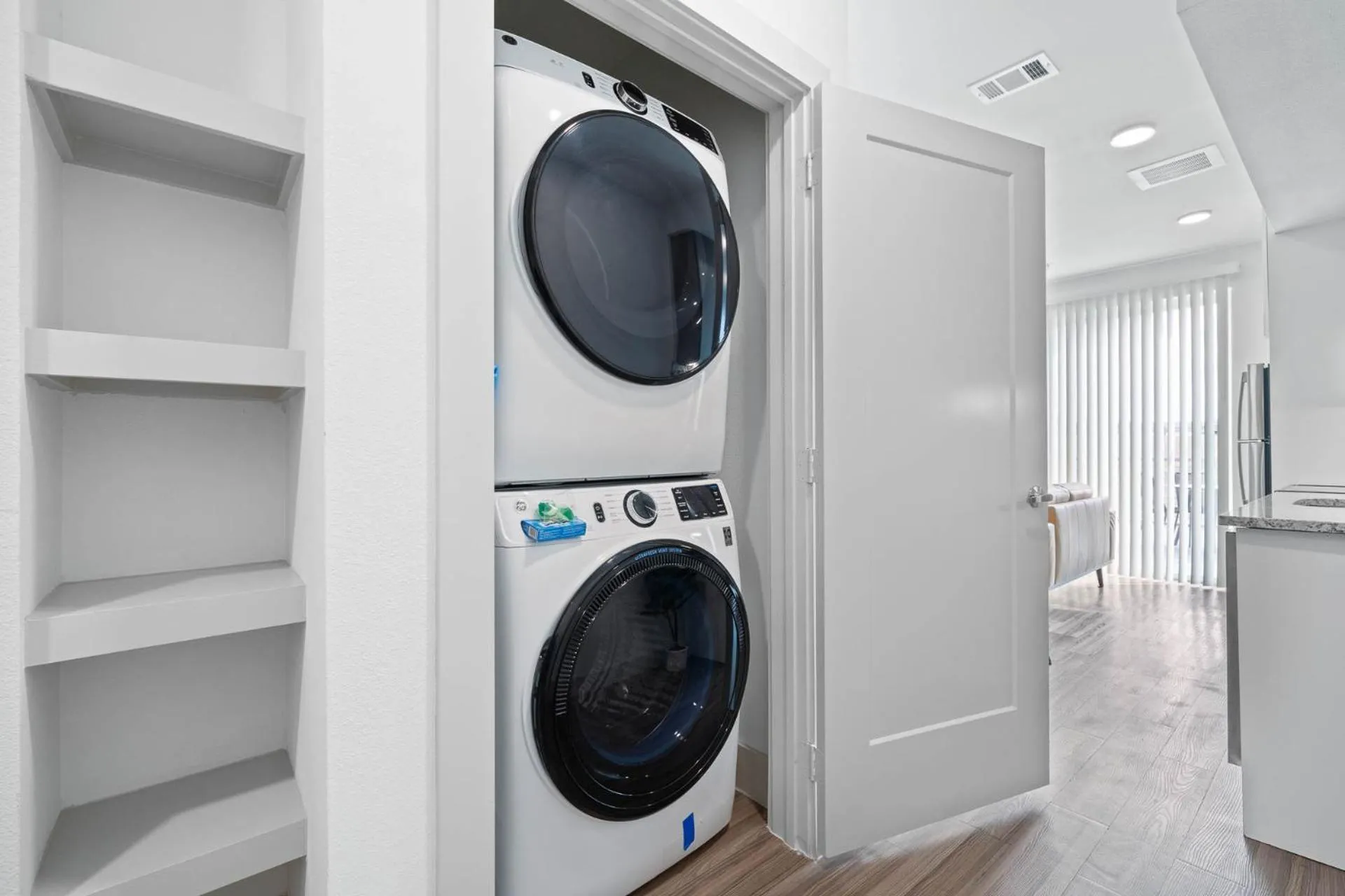 washing machine in Placemakr Downtown Austin