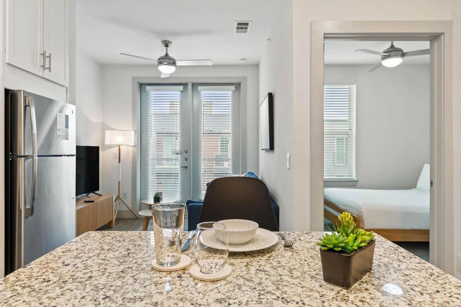 Dining area in Placemakr Downtown Austin