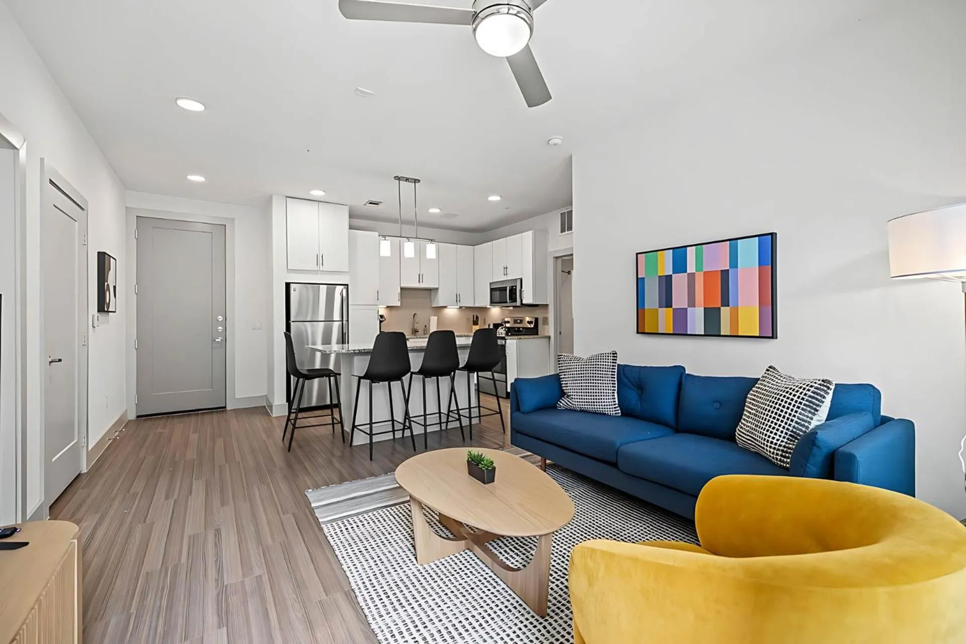 Kitchen or kitchenette in Placemakr Downtown Austin