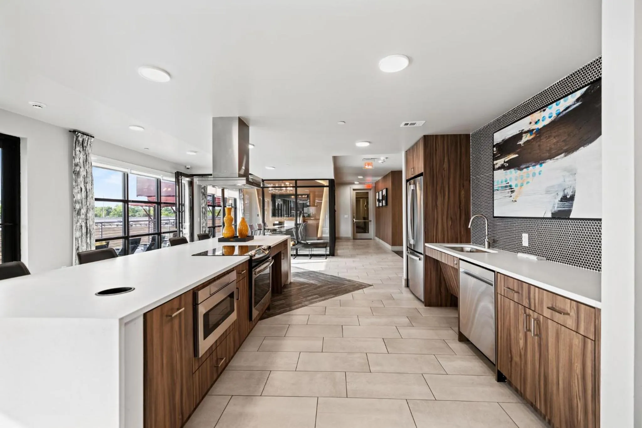 Kitchen or kitchenette in Placemakr Downtown Austin