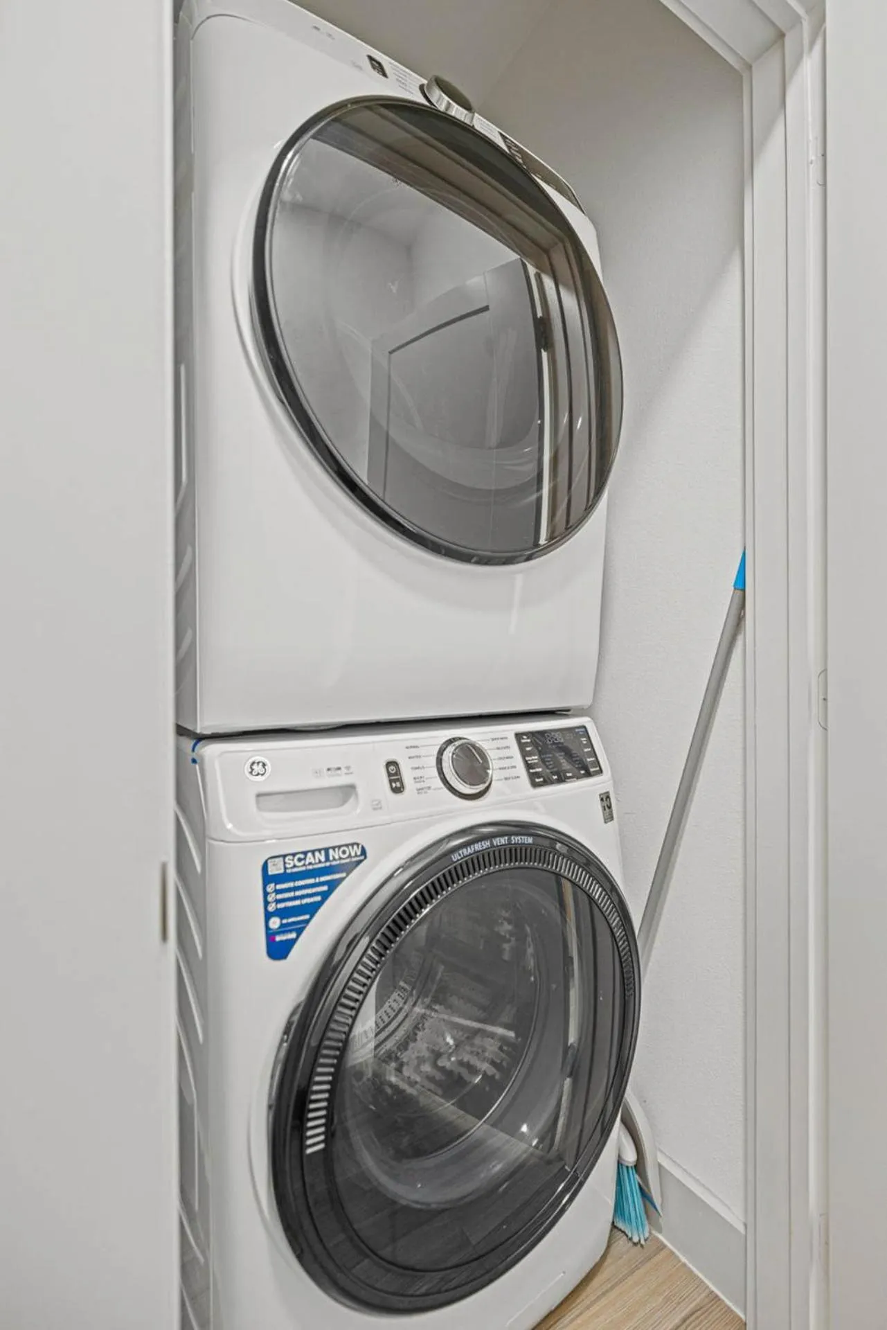 washing machine in Placemakr Downtown Austin