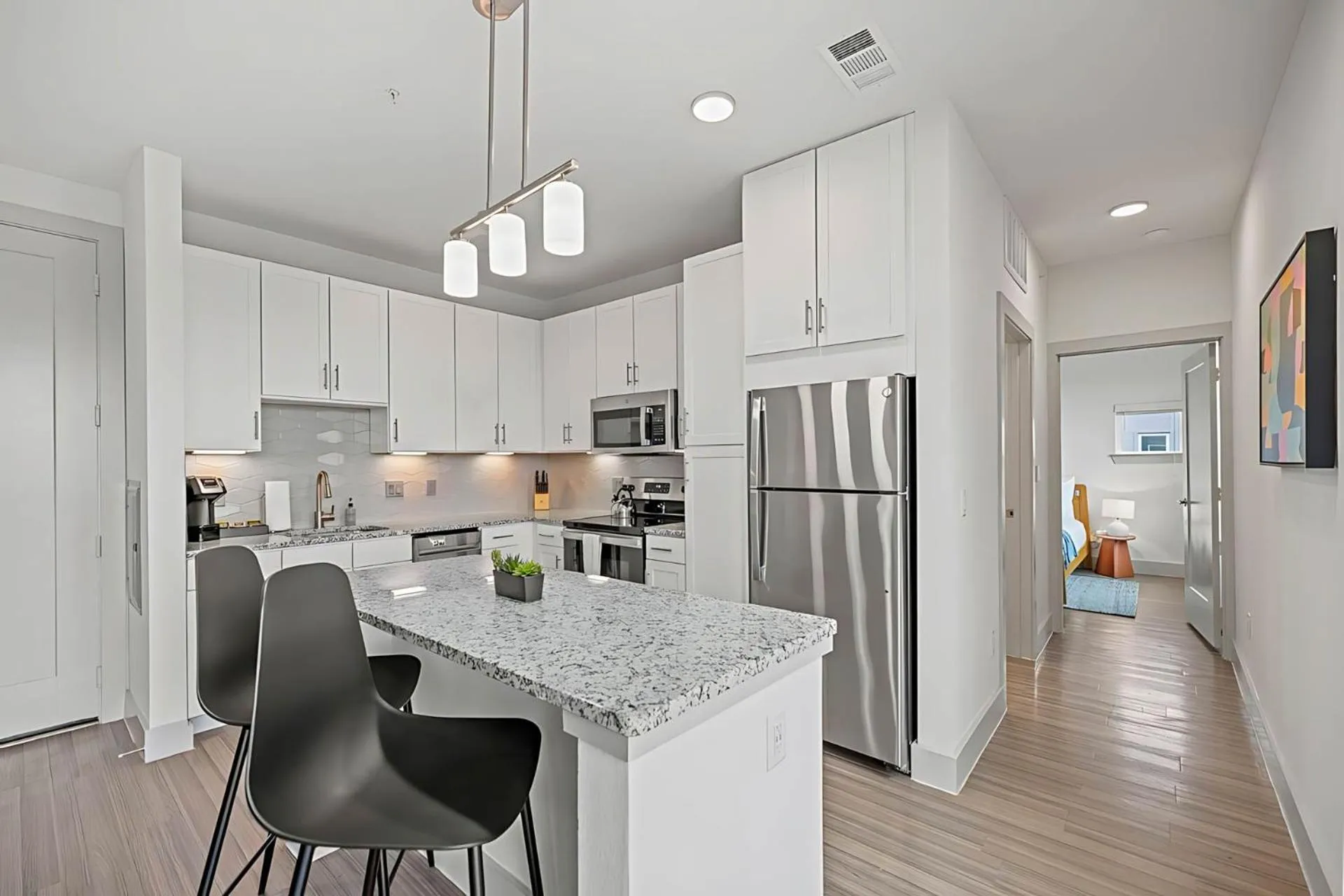 Kitchen or kitchenette in Placemakr Downtown Austin