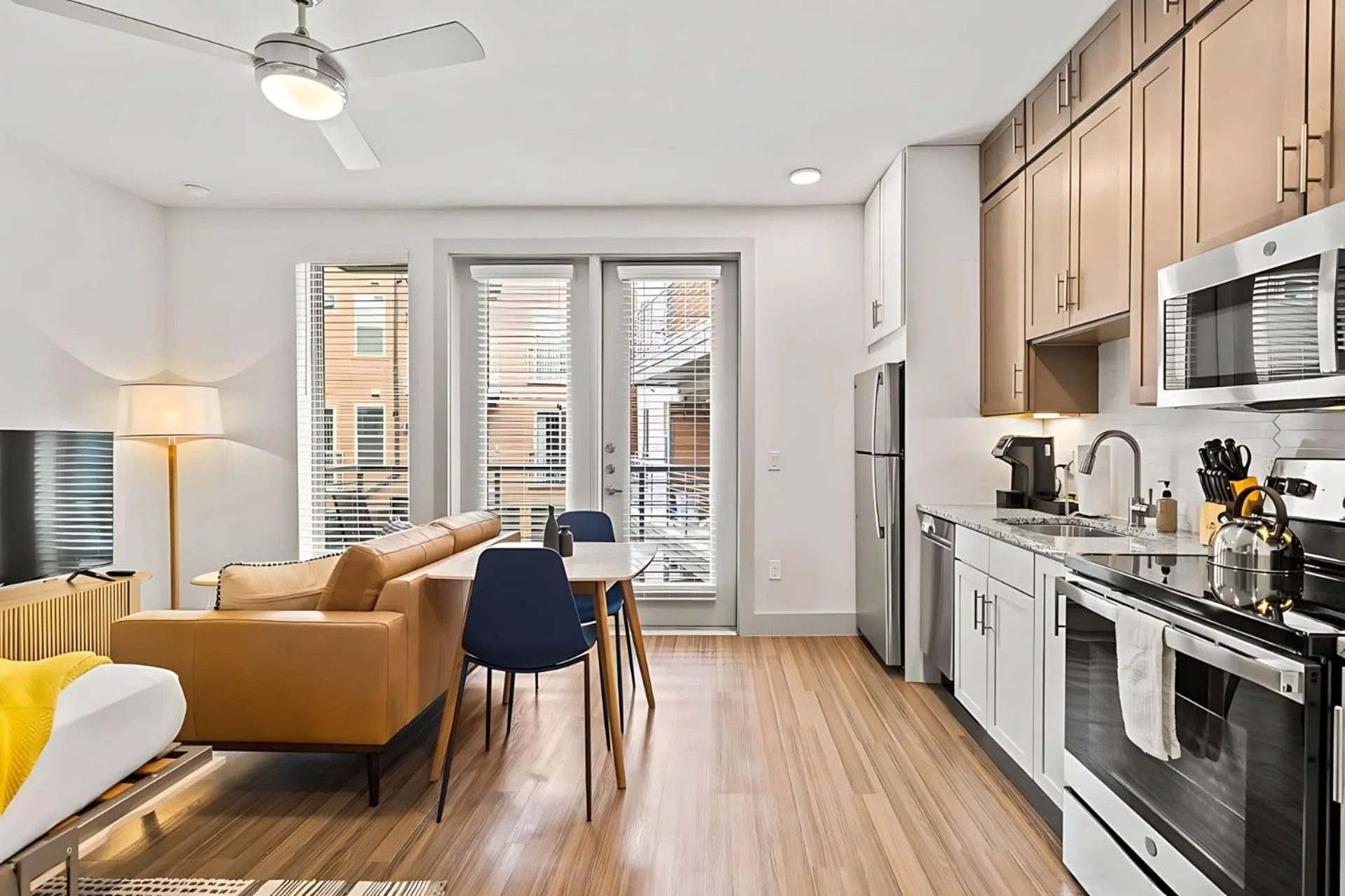 Photo of the whole room in Placemakr Downtown Austin